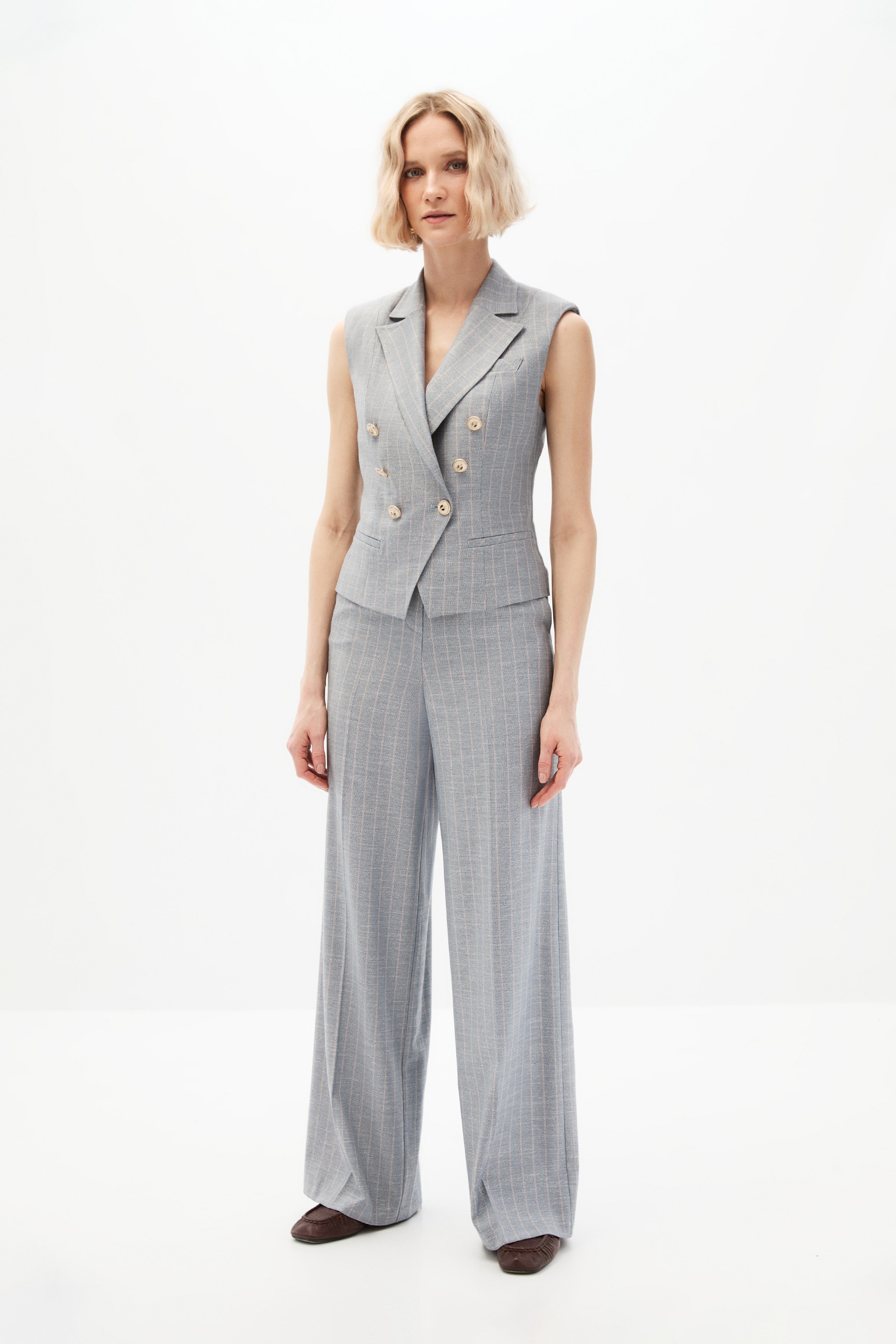 2077-0233 SUIT (P)