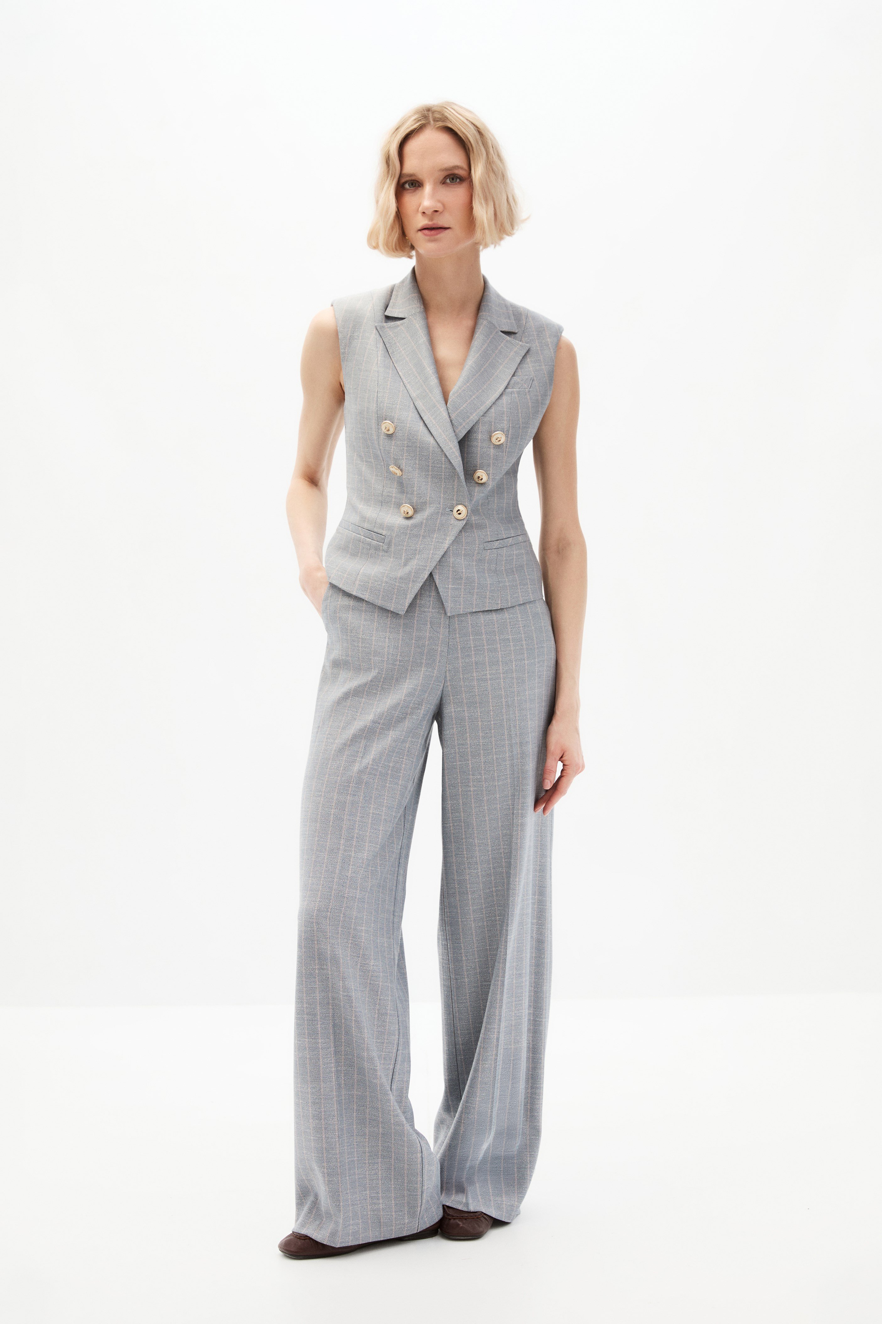 2077-0233 SUIT (P)