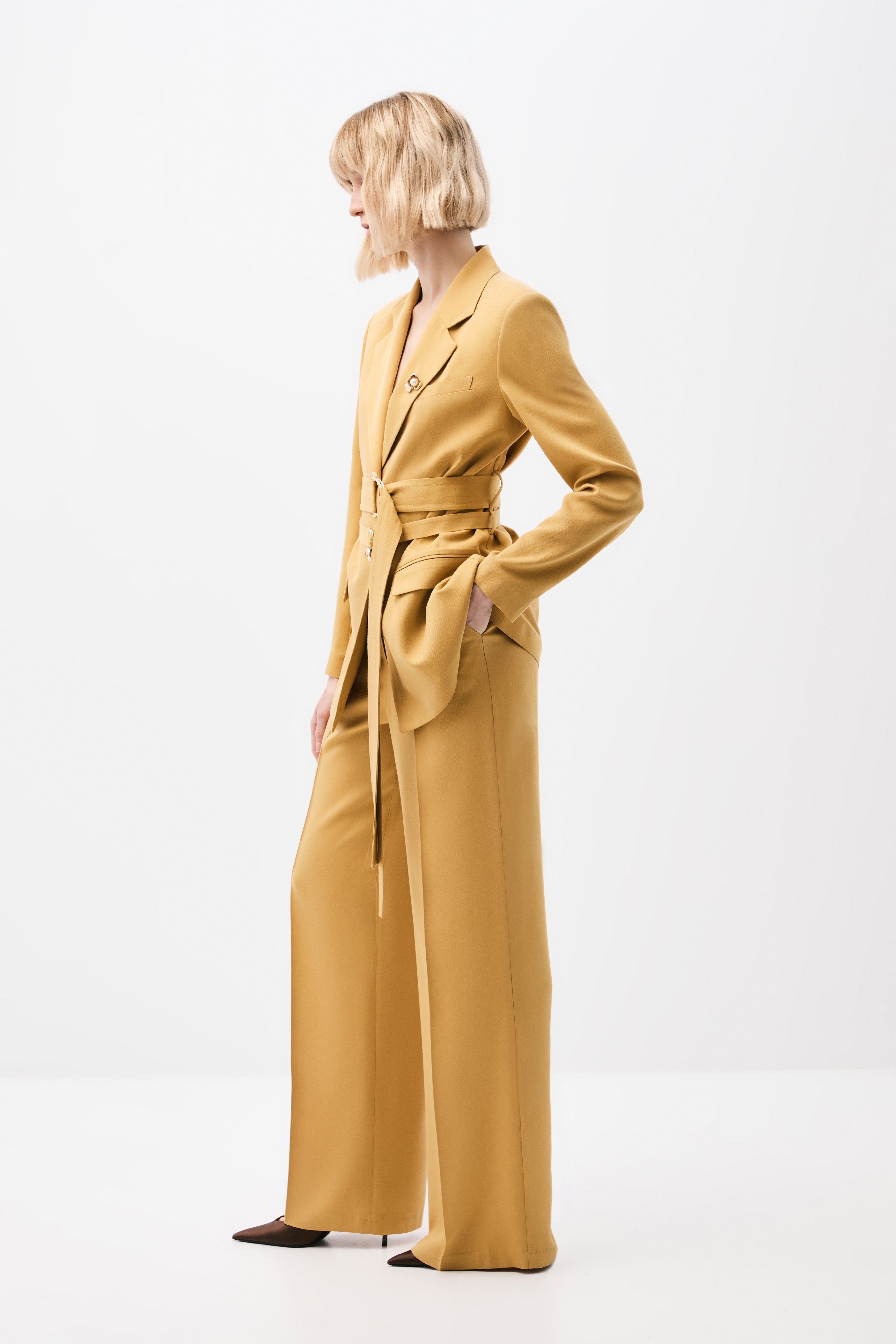 2116-0264 SUIT (P)