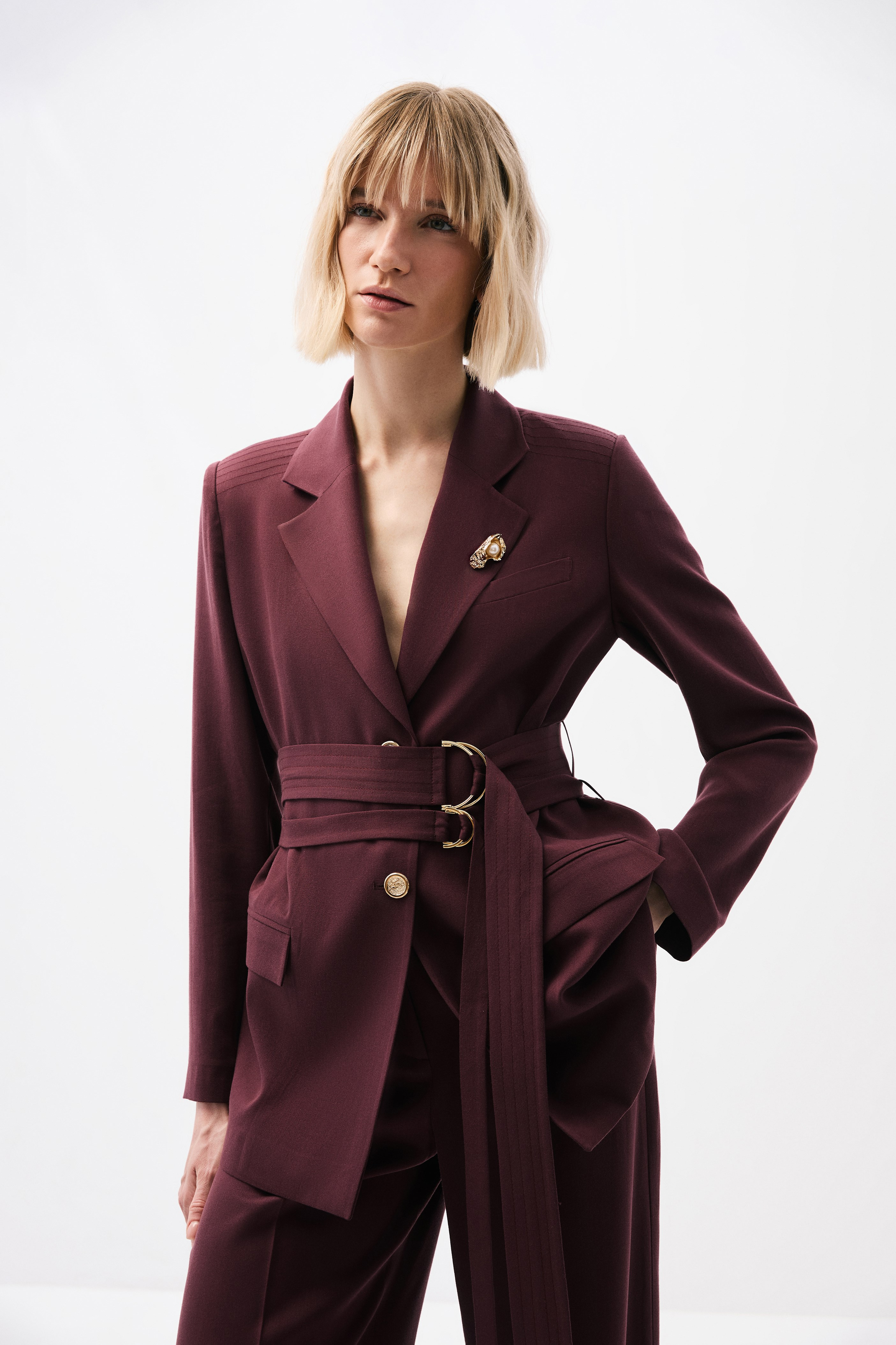 2116-0264 SUIT (P)