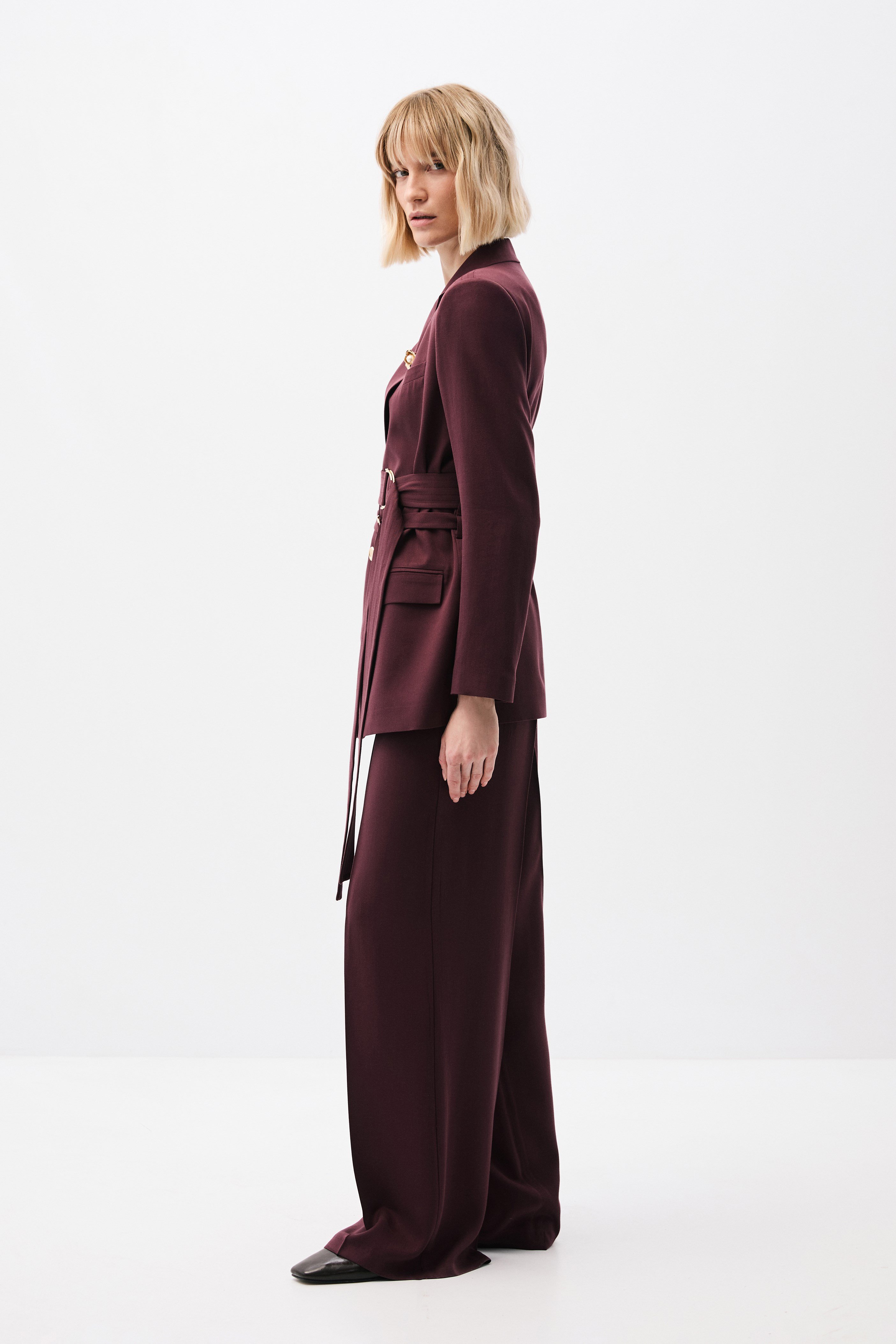 2116-0264 SUIT (P)