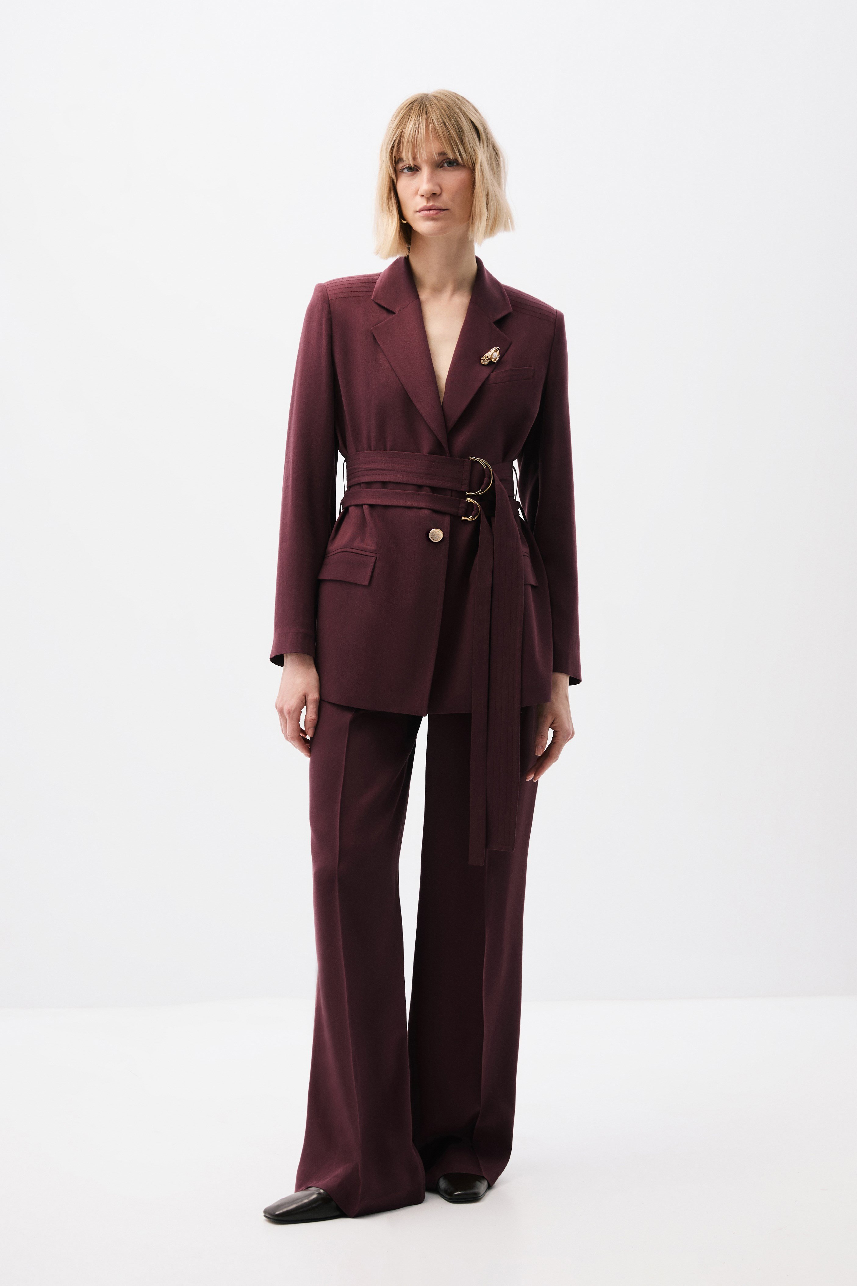 2116-0264 SUIT (P)