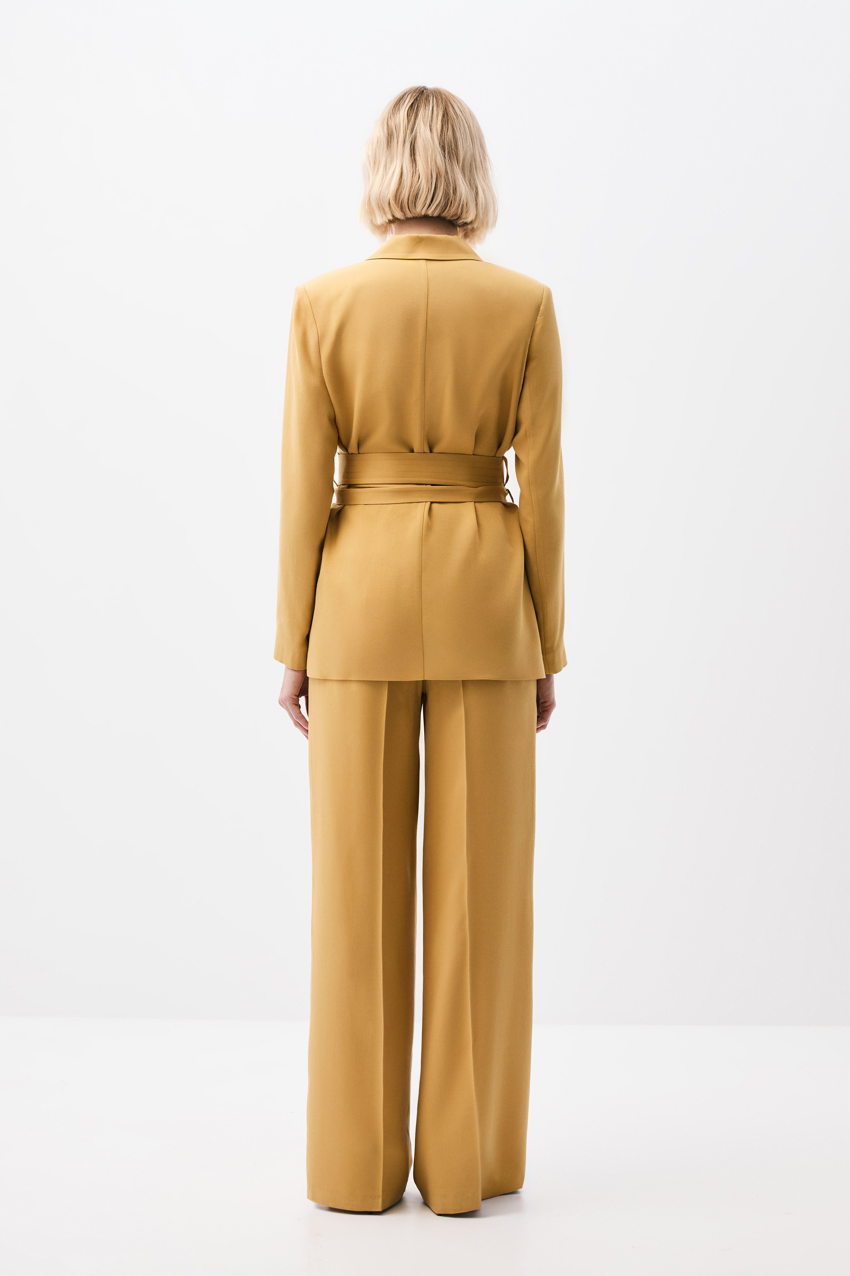 2116-0264 SUIT (P)