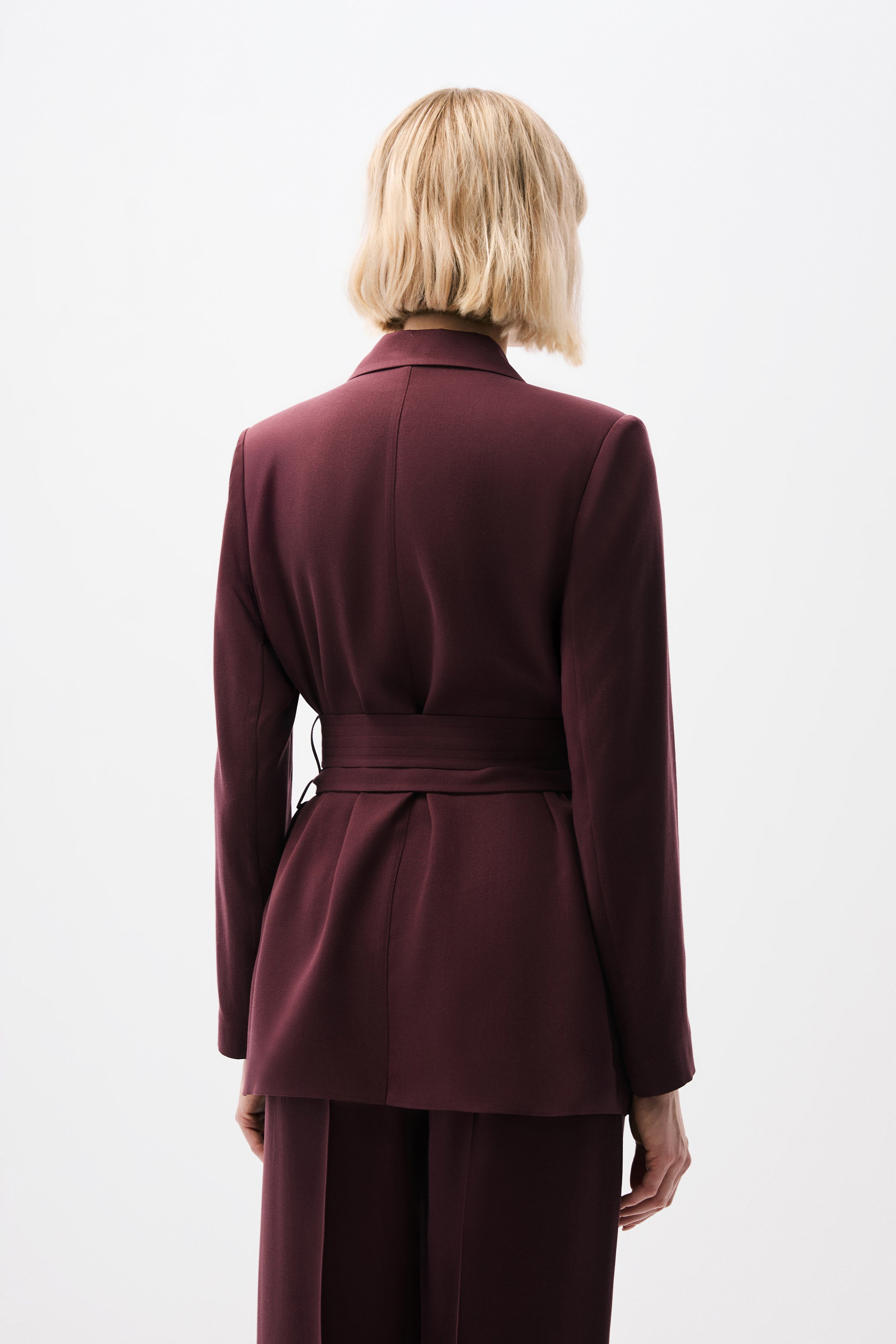 2116-0264 SUIT (P)