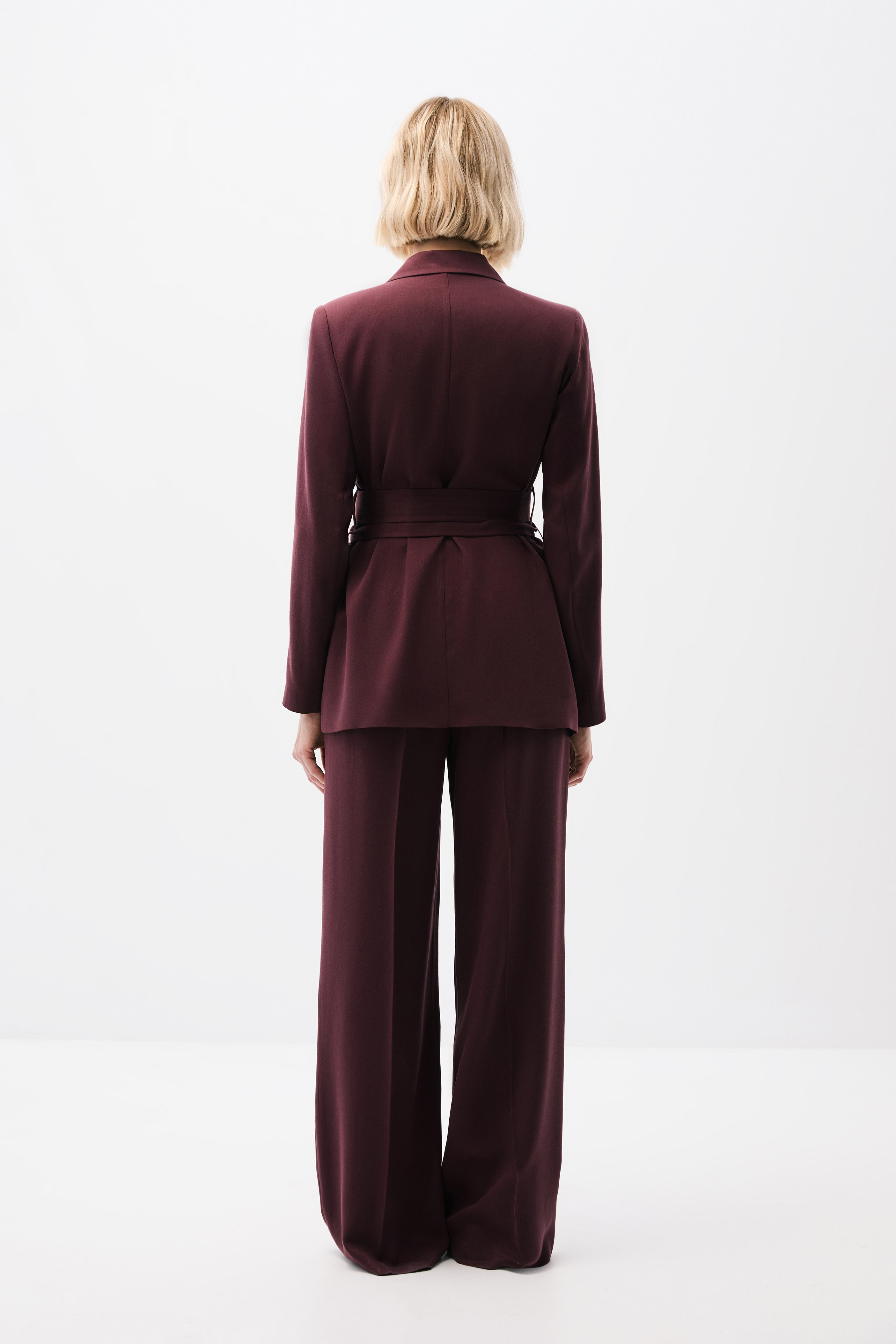 2116-0264 SUIT (P)