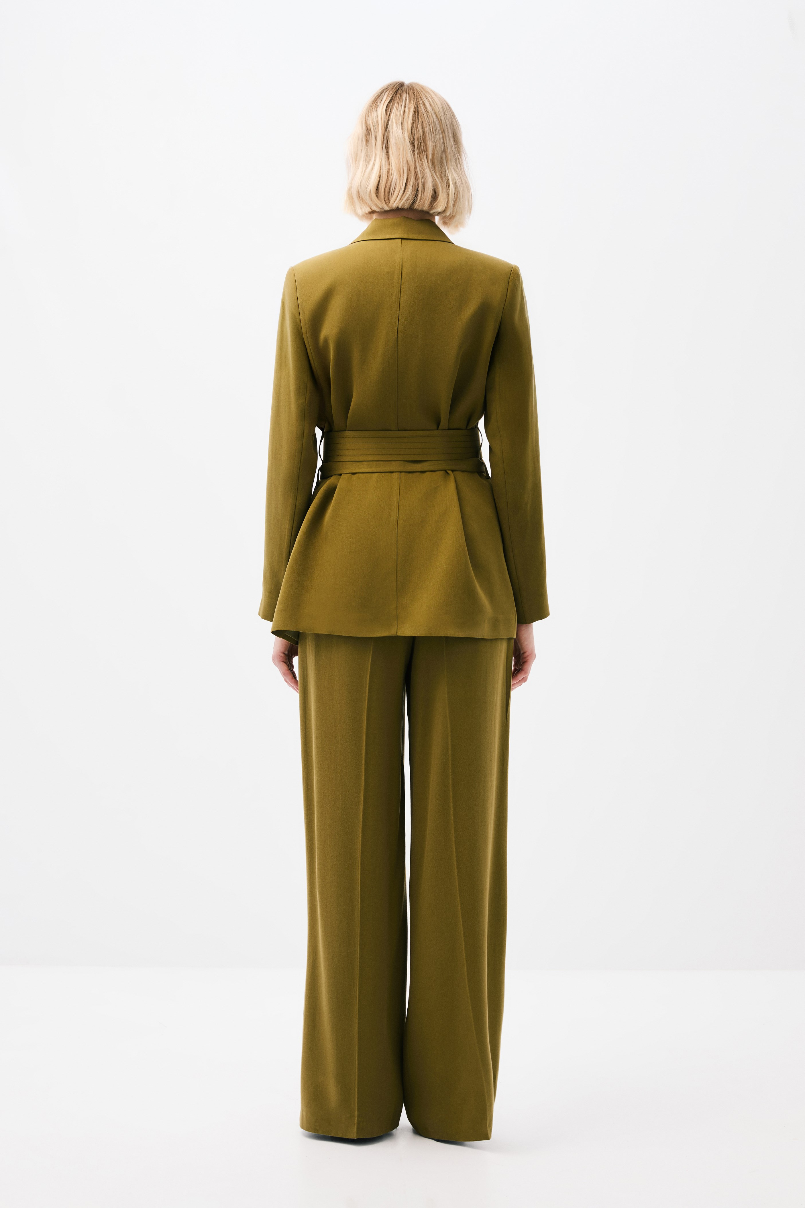 2116-0264 SUIT (P)