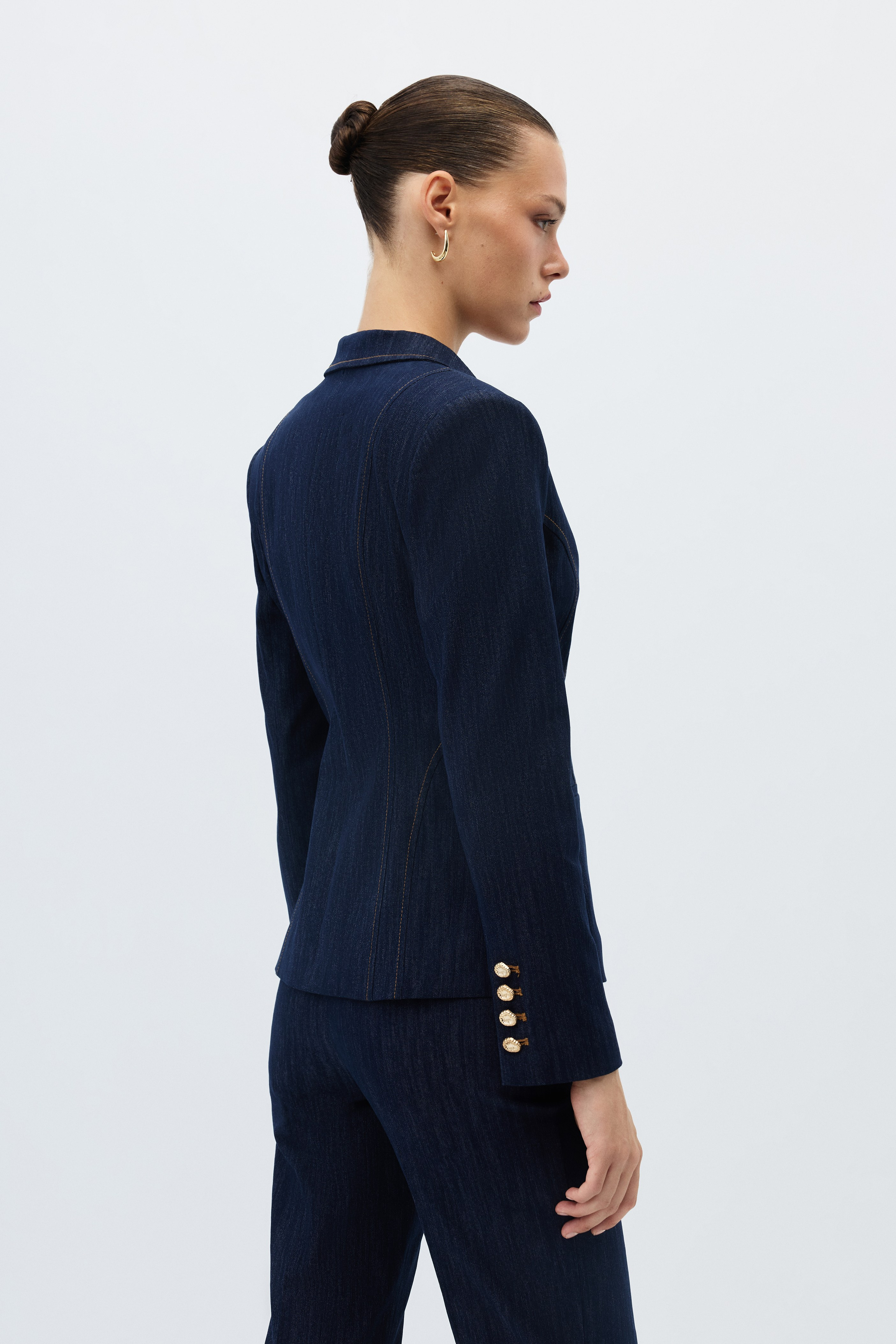 2122-0206 SUIT (P)