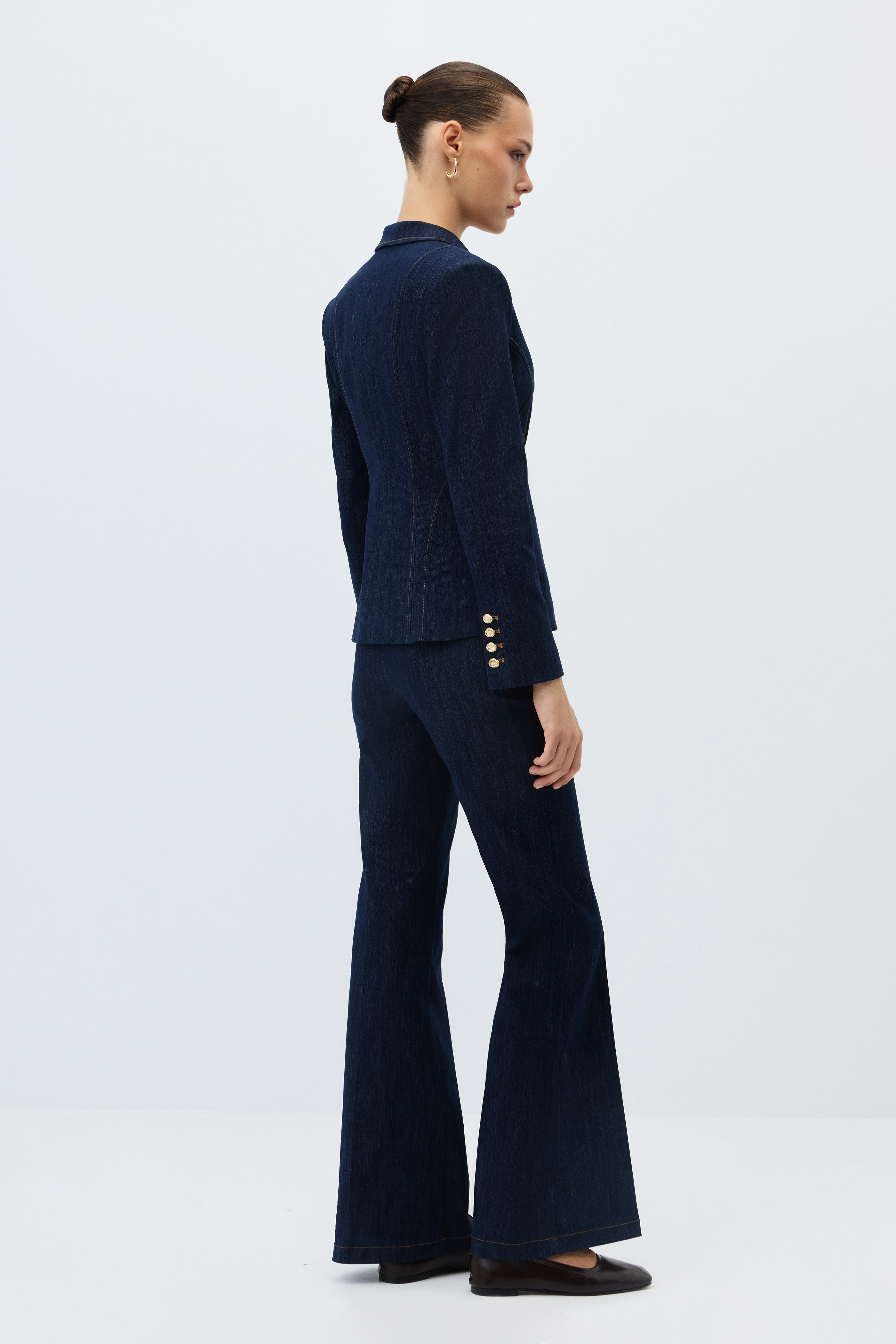 2122-0206 SUIT (P)