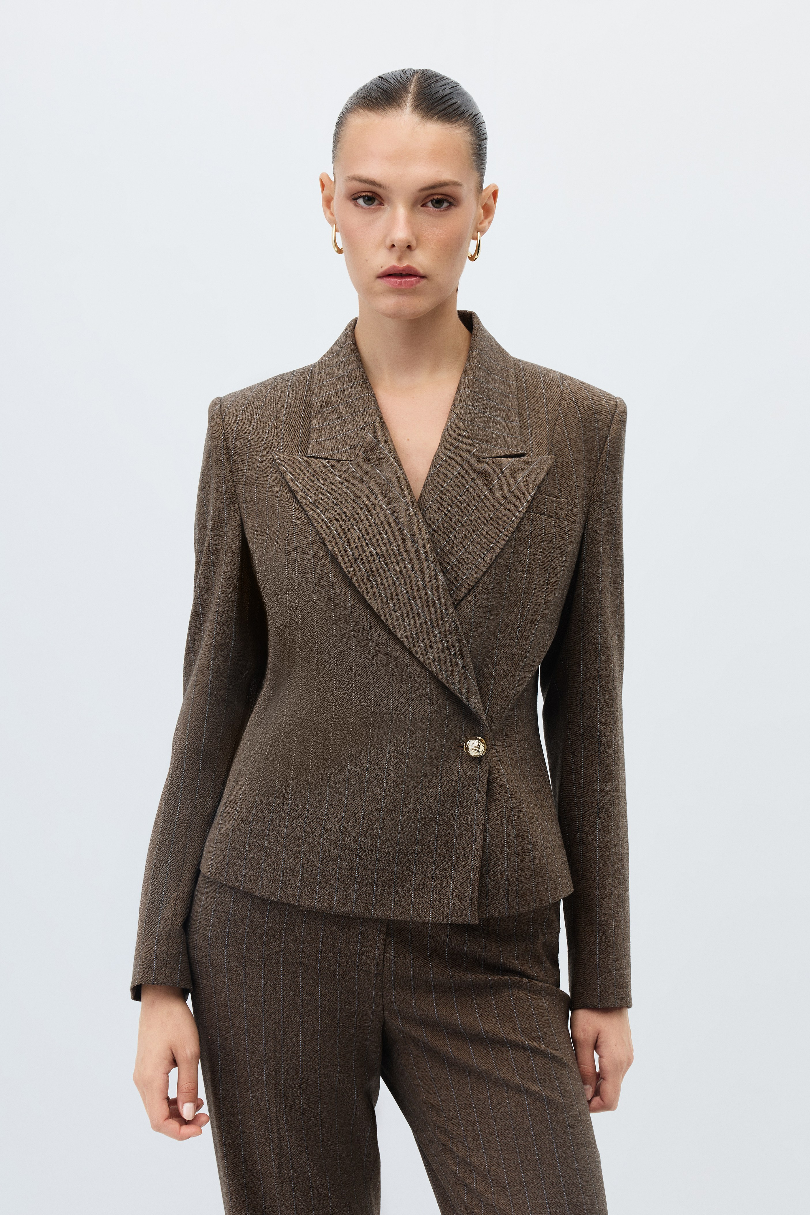 2125-0303 SUIT (P)