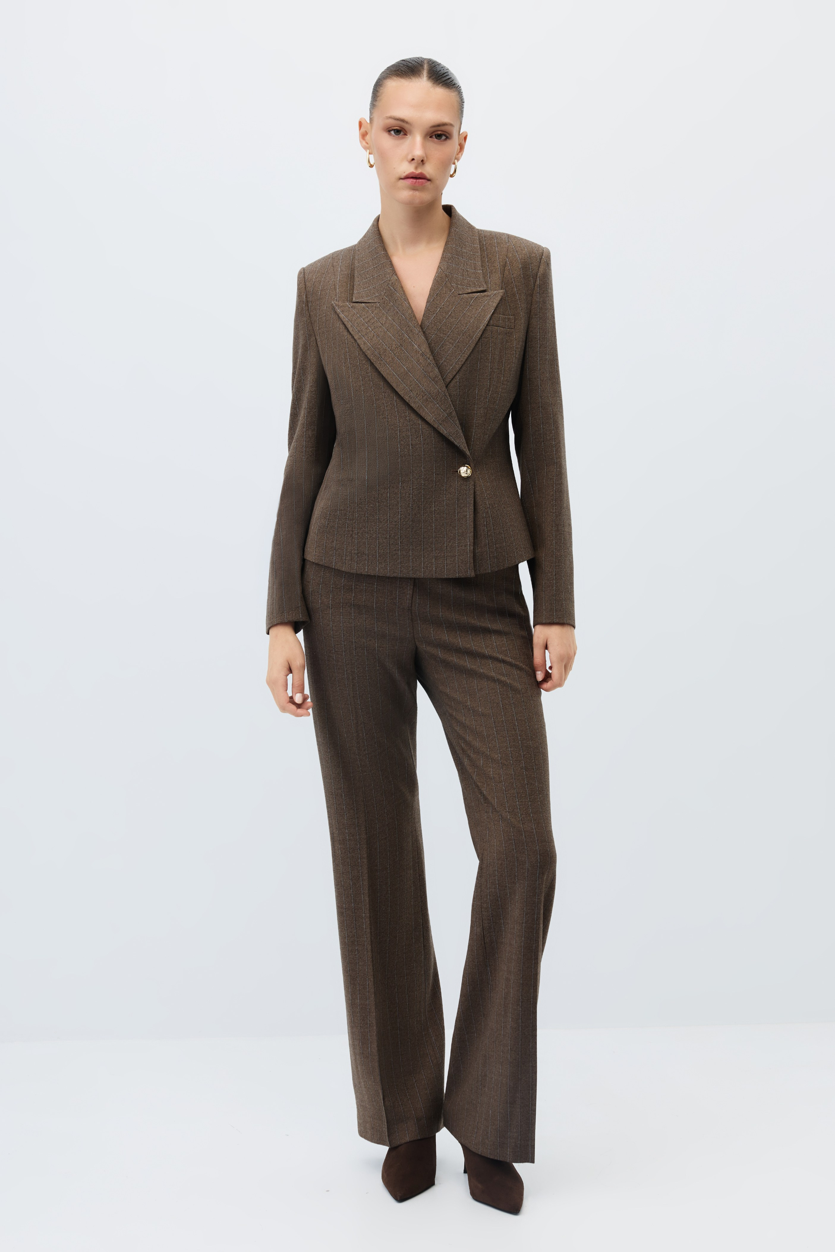 2125-0303 SUIT (P)