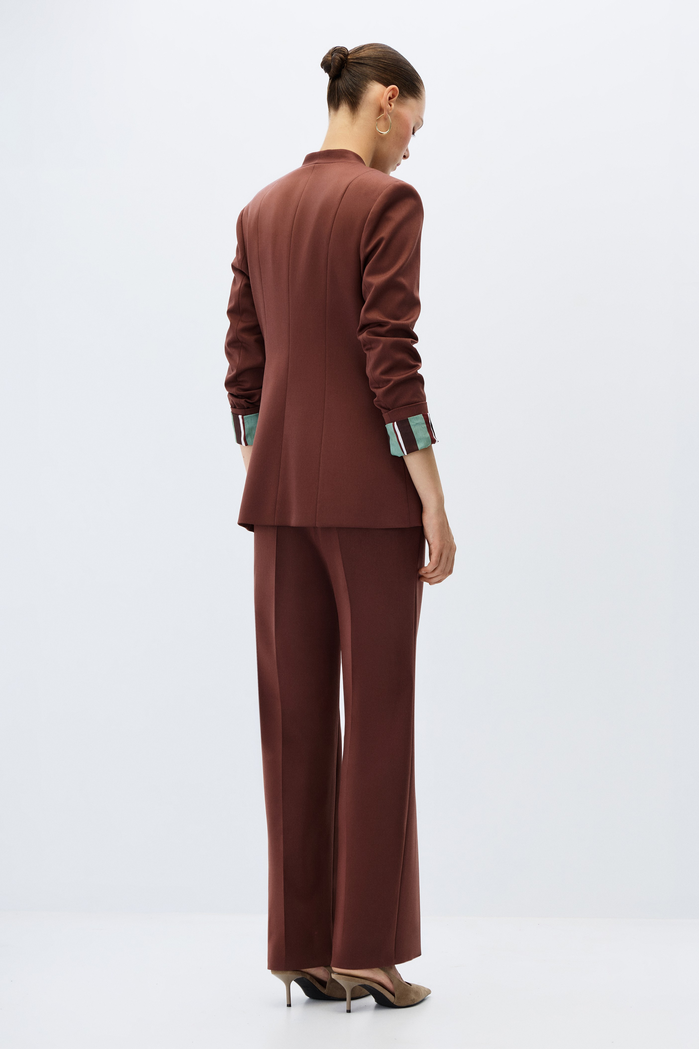 2127-0156 SUIT (P)