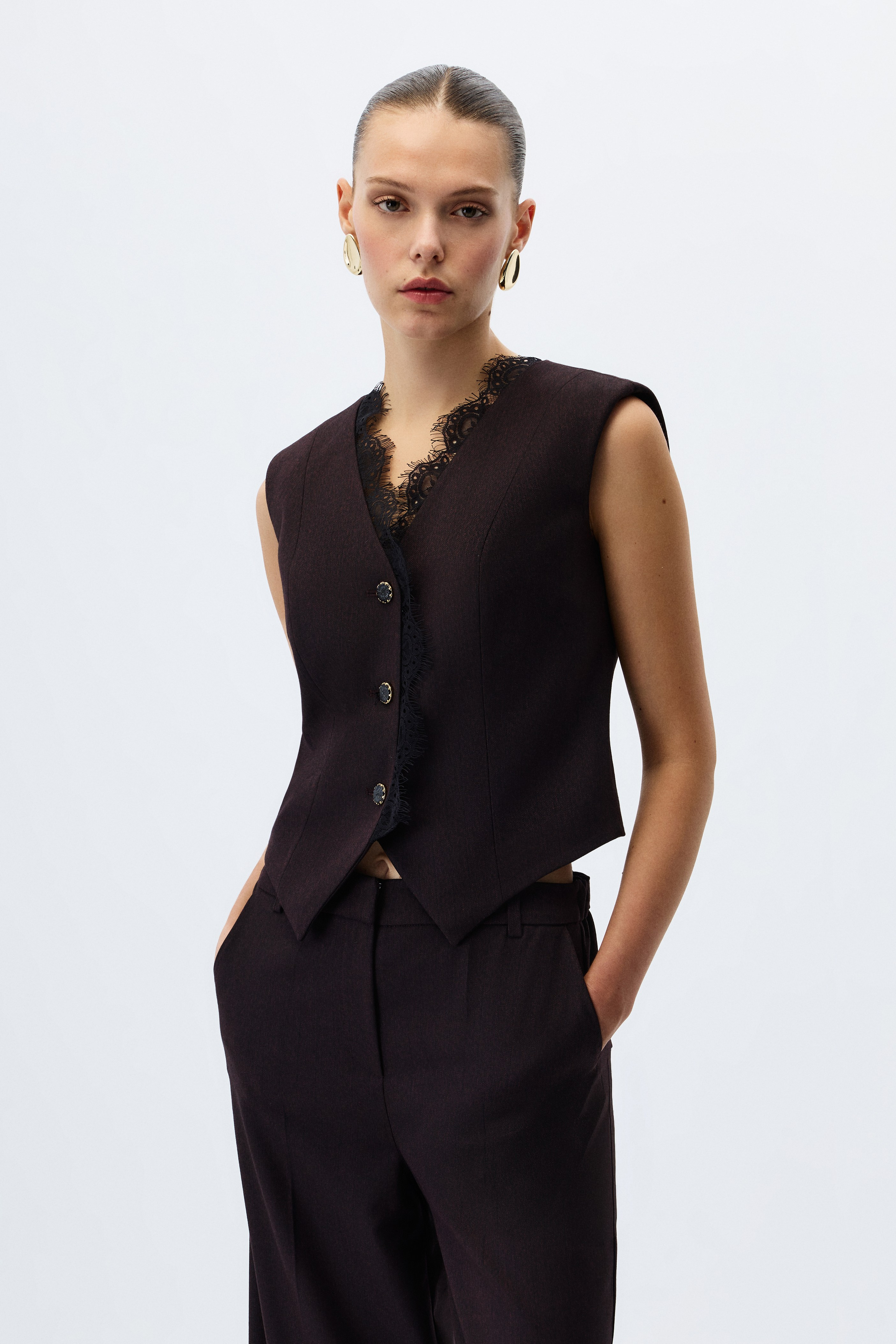 2132-0335 SUIT (P)