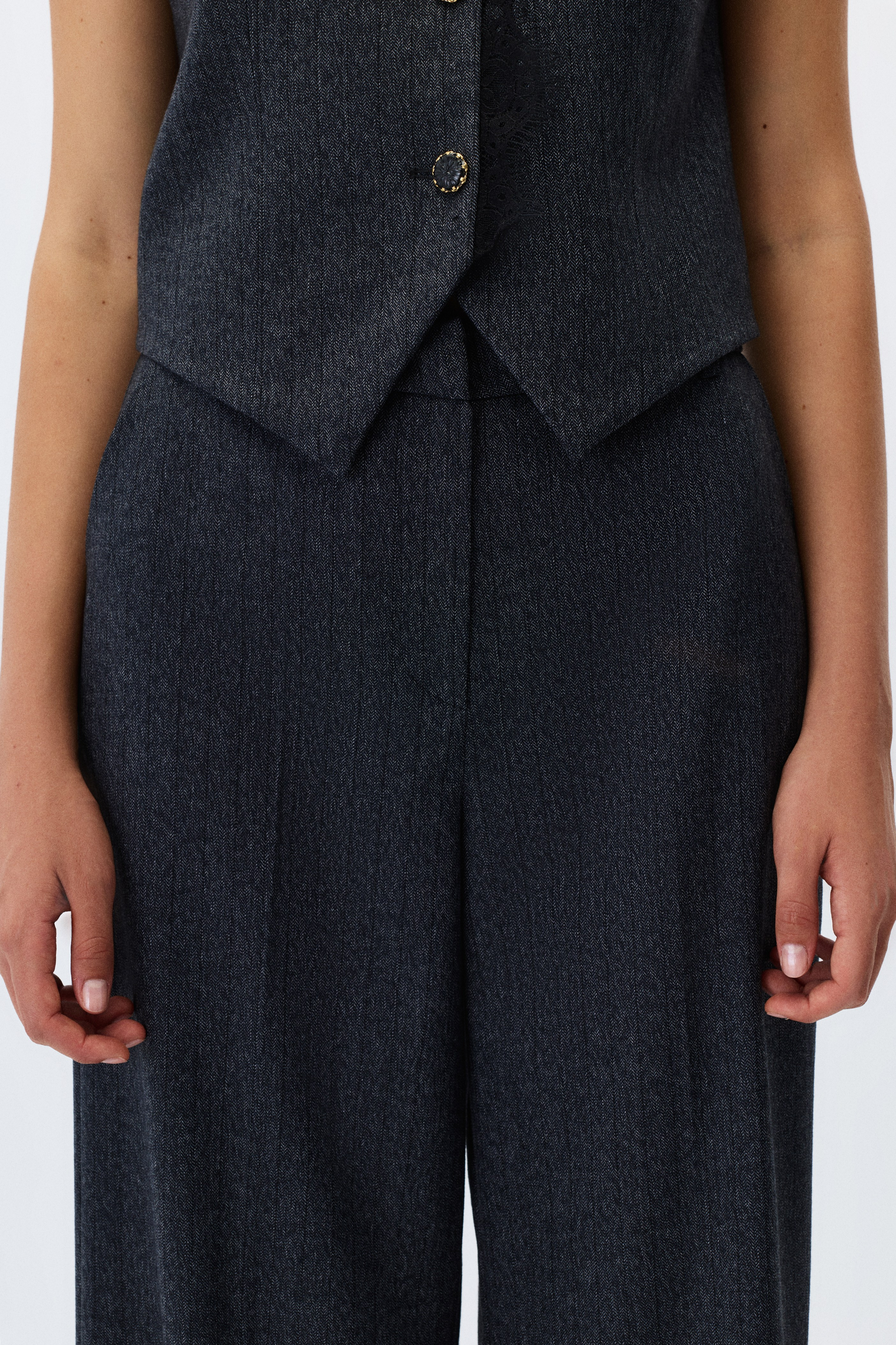 2132-0335 SUIT (P)