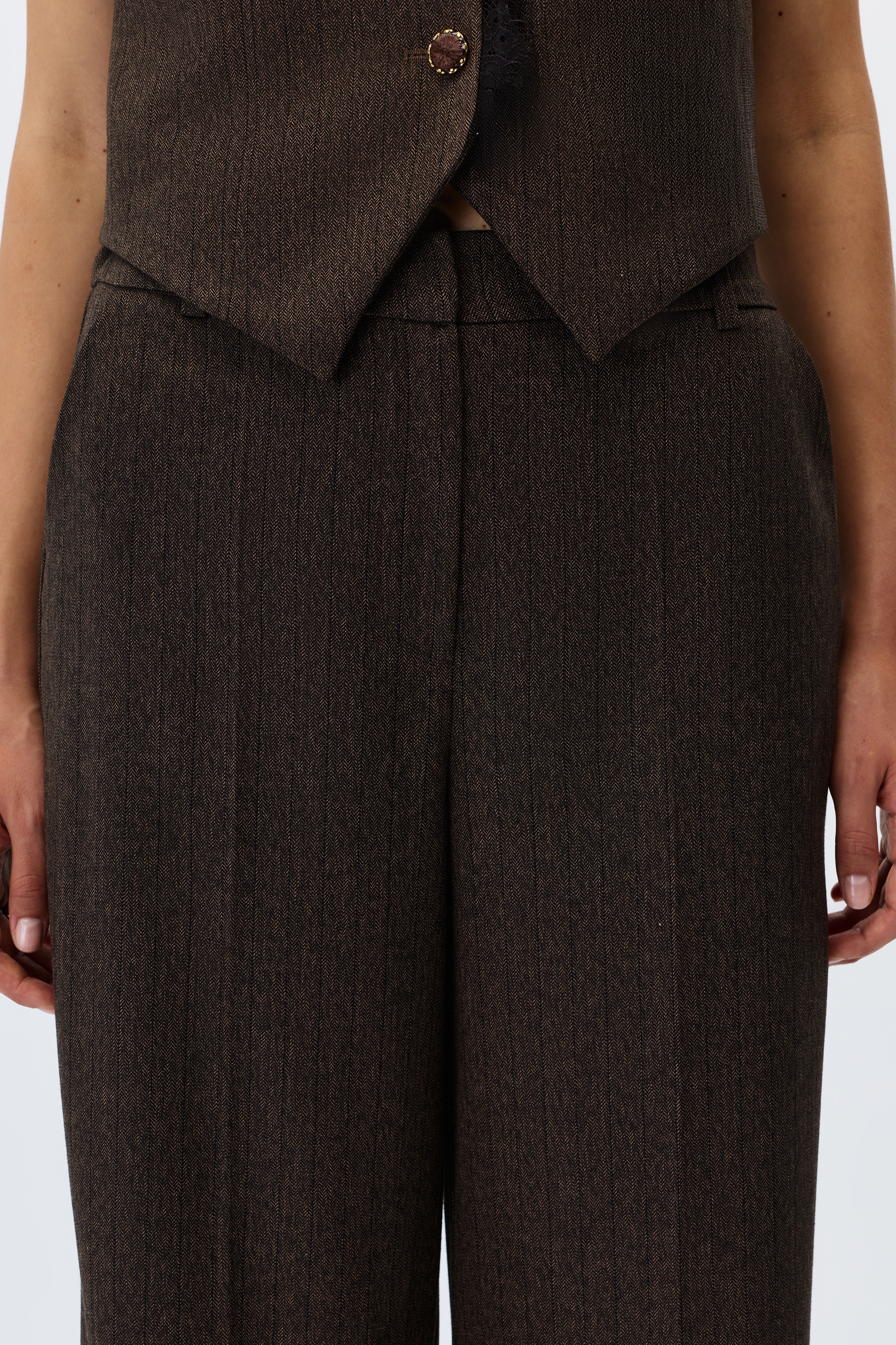 2132-0335 SUIT (P)