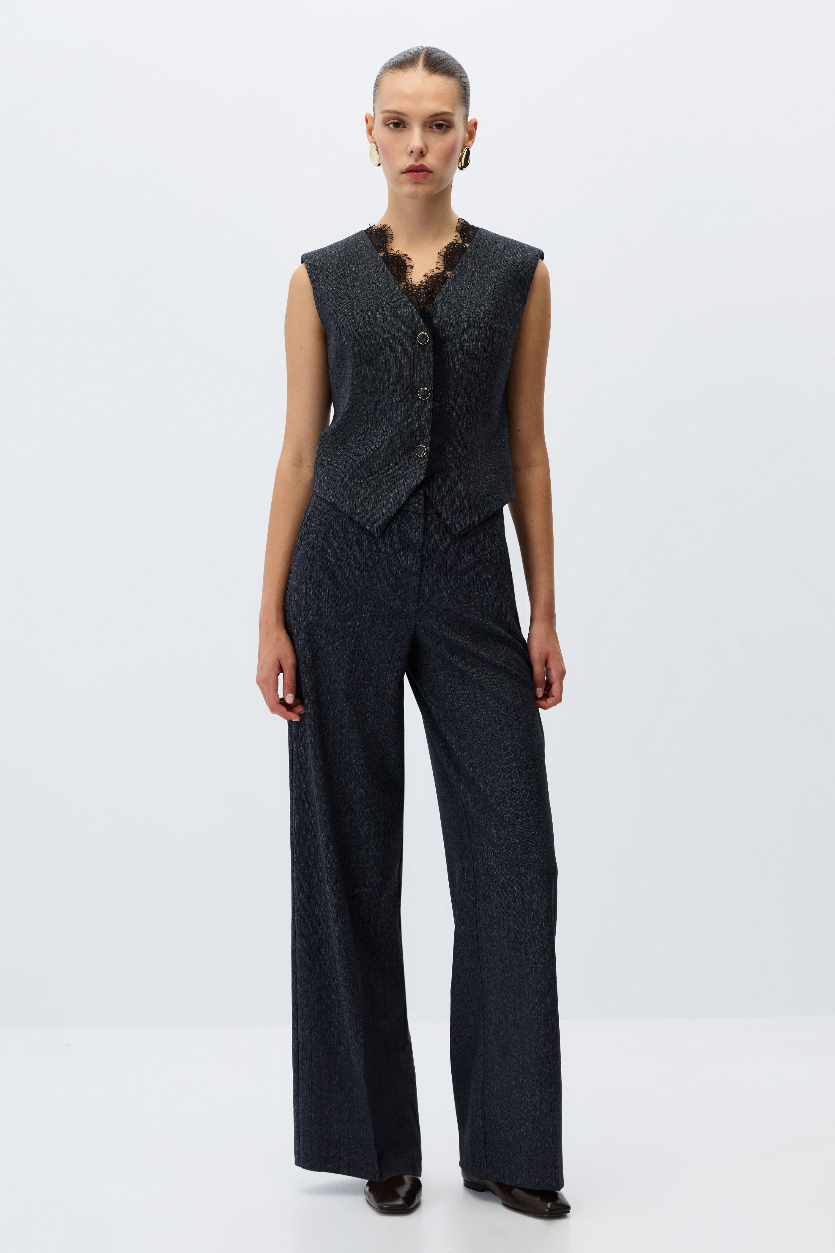 2132-0335 SUIT (P)