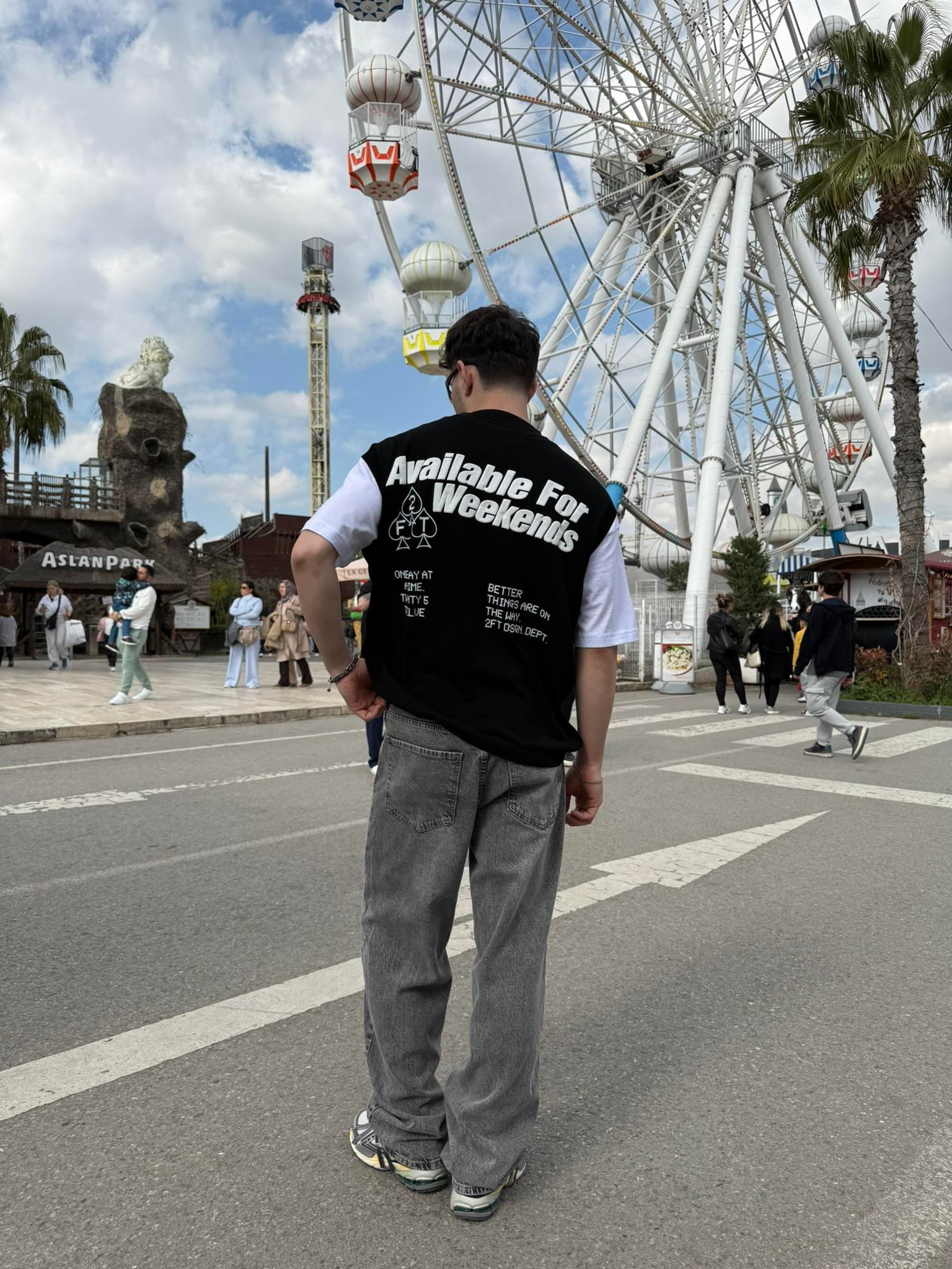 Available For Weekends Sırt Baskılı Süveter - Siyah