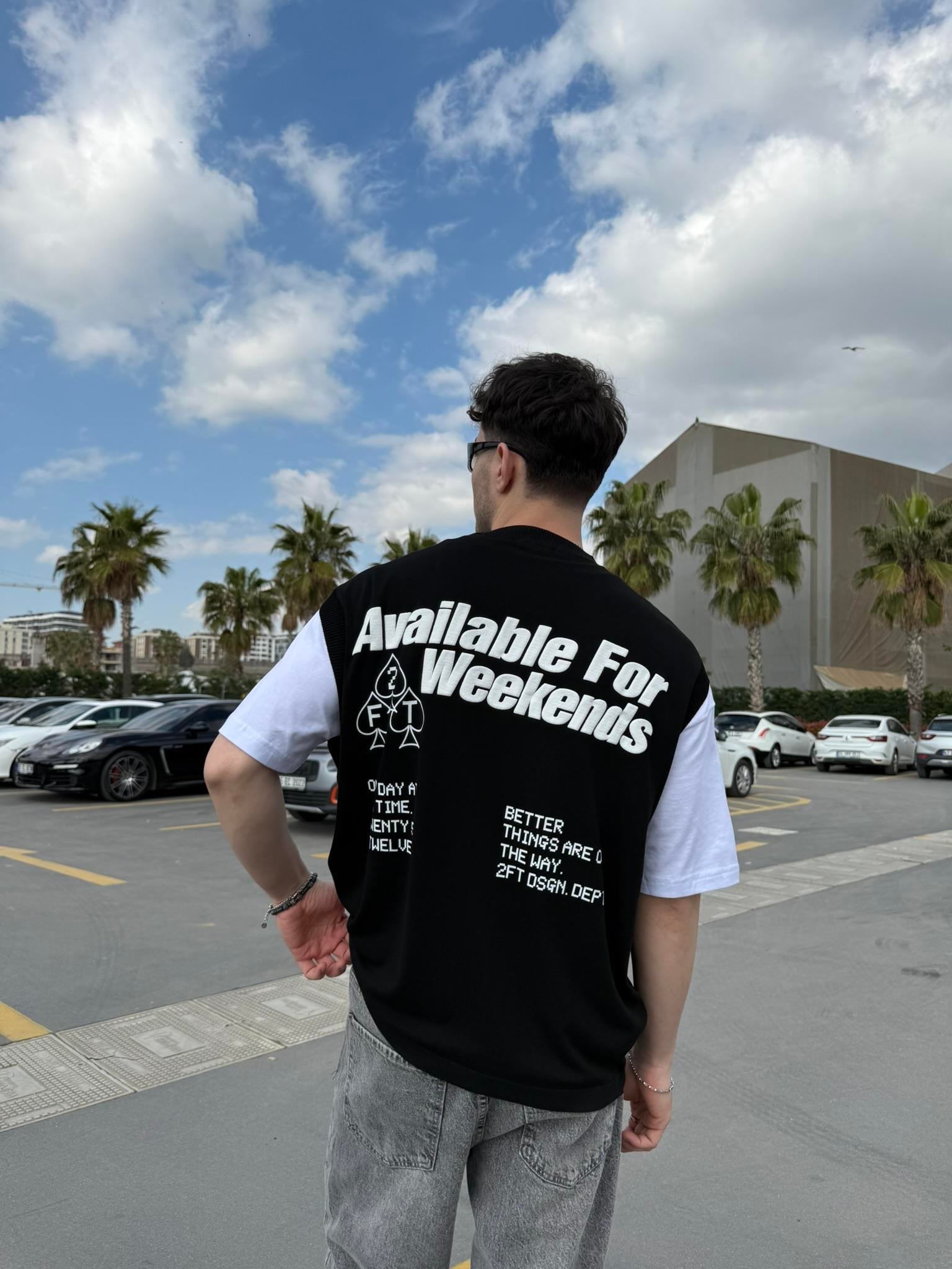 Available For Weekends Sırt Baskılı Süveter - Siyah