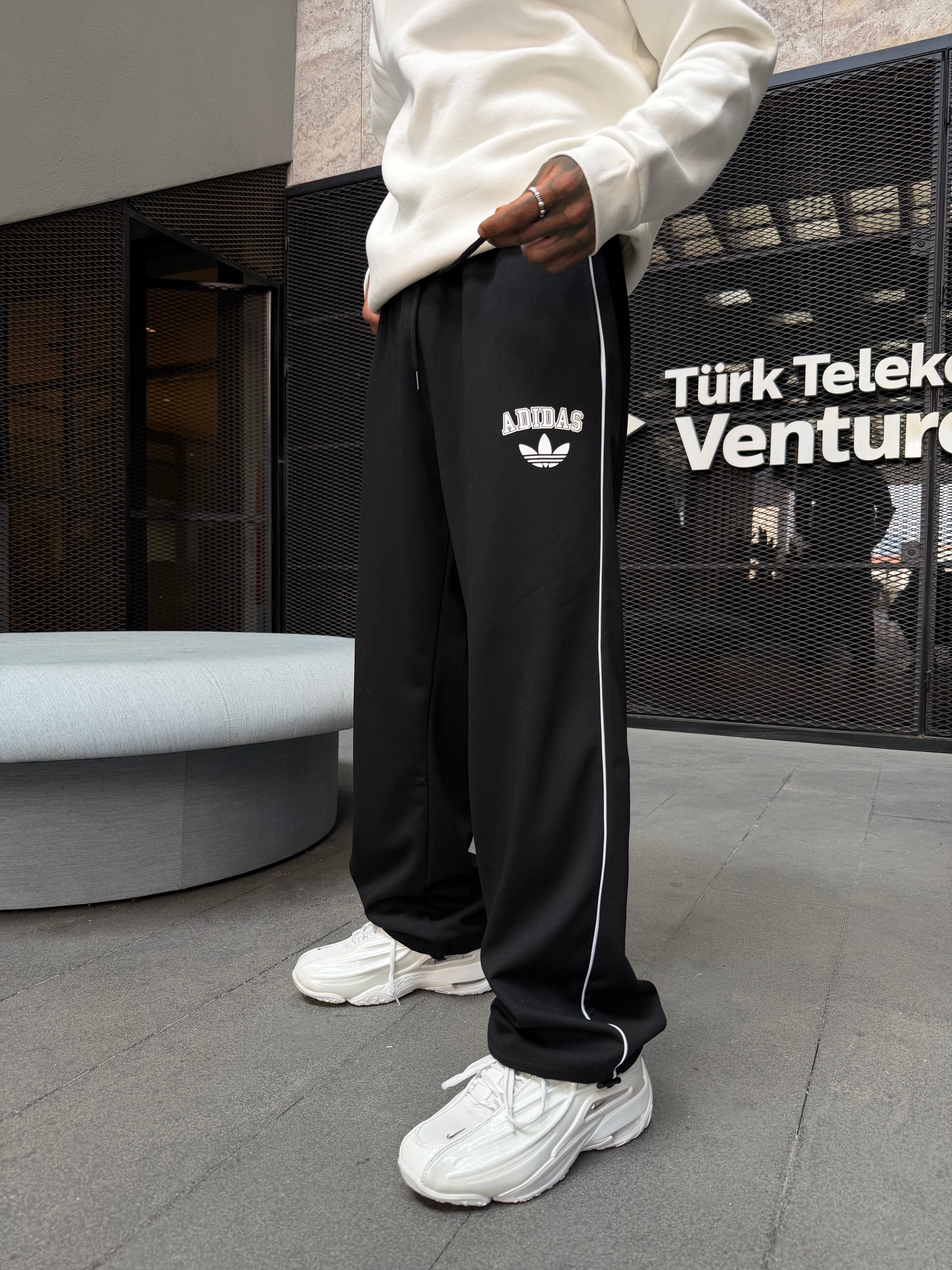 Basic Enjeksiyon Baskı AD Eşofman - Siyah