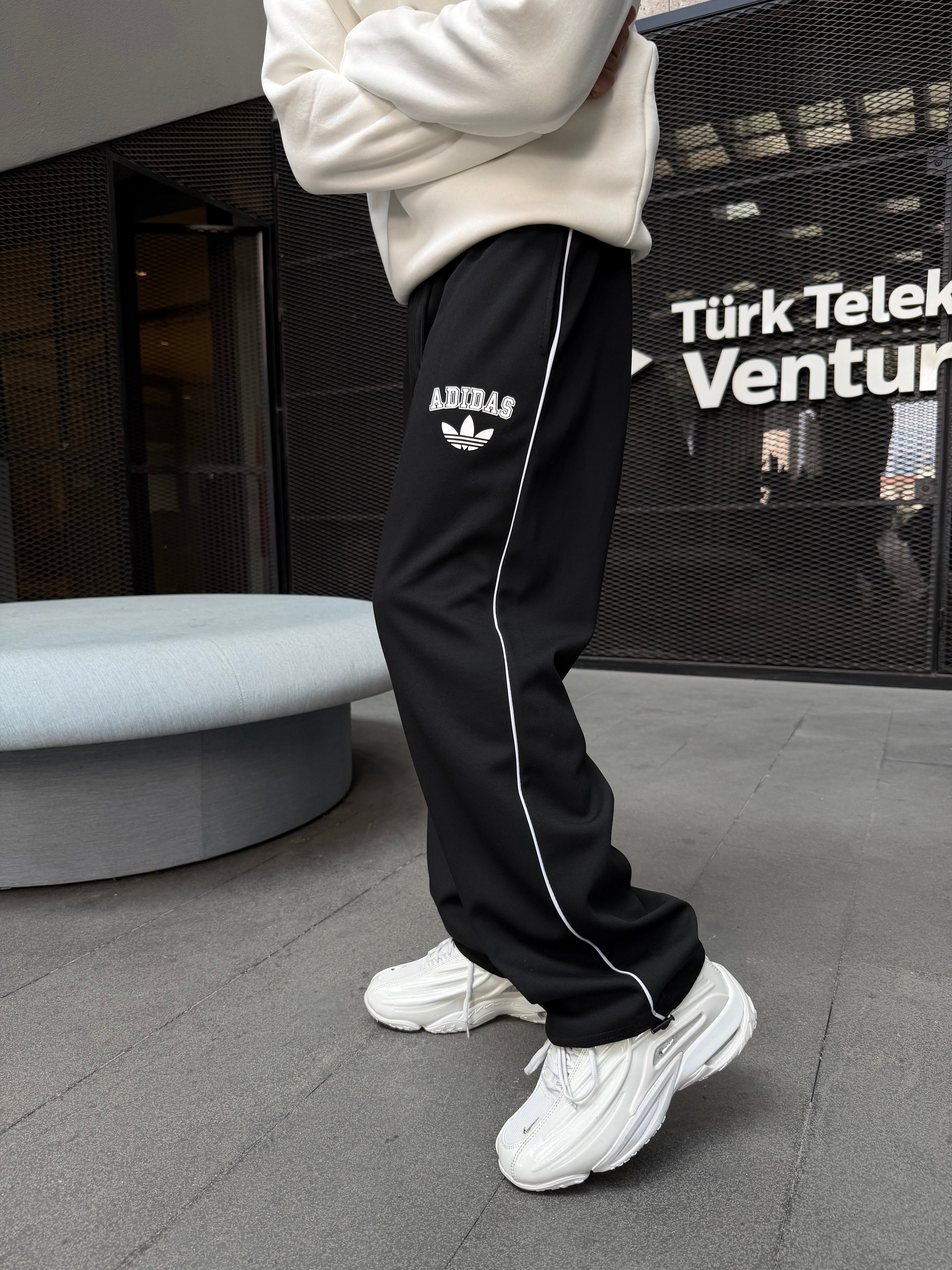 Basic Enjeksiyon Baskı AD Eşofman - Siyah