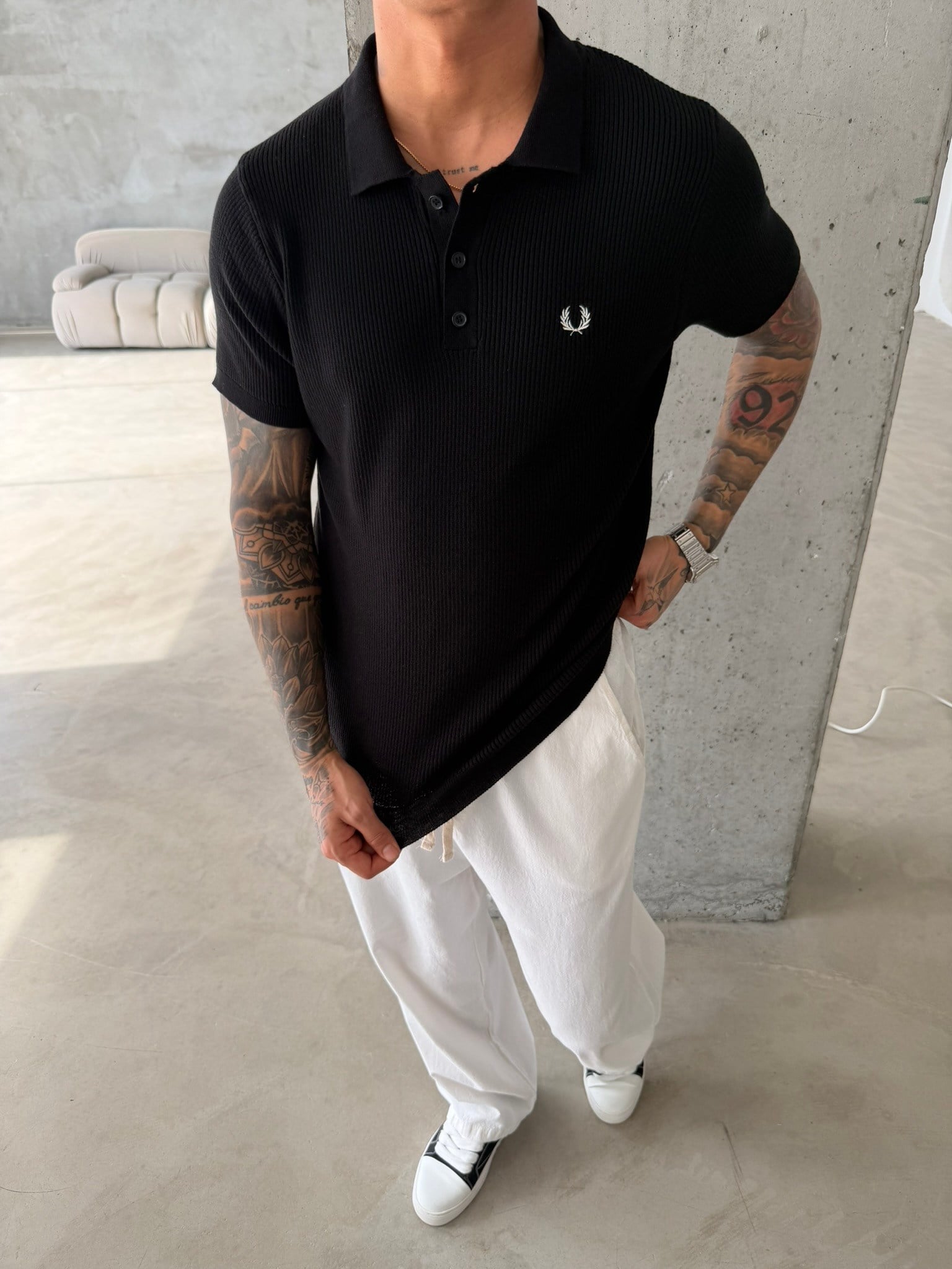 Basic Regular Nakışlı Düğmeli Yaka T-Shirt - Siyah