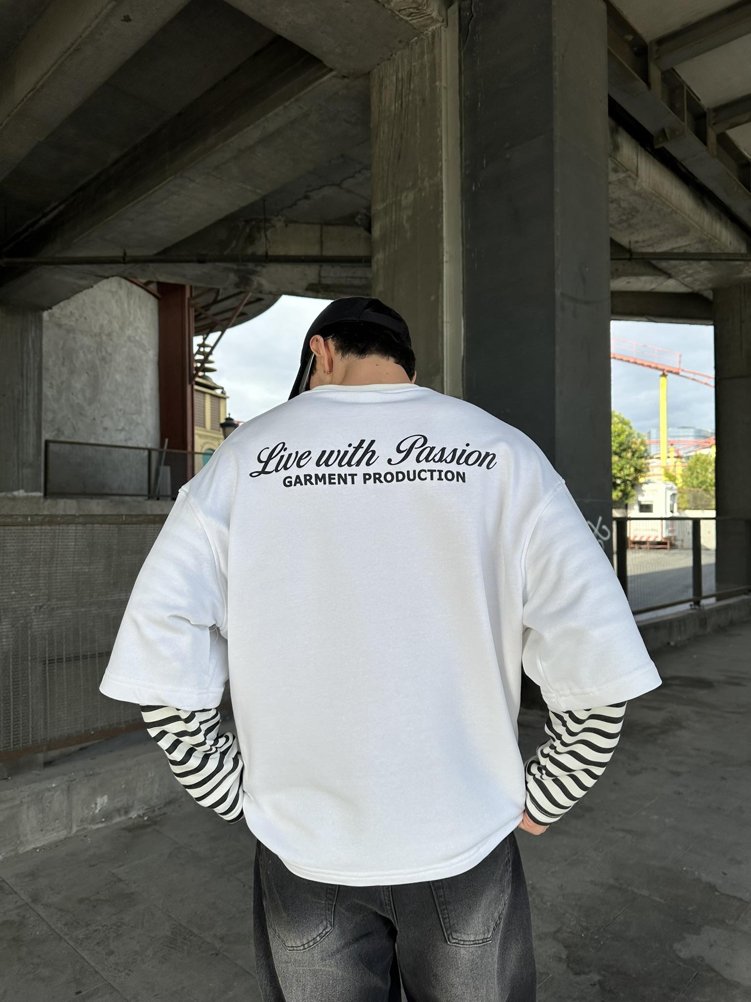 Bisiklet Yaka 'Live With Passion' Baskılı Sweatshirt Beyaz