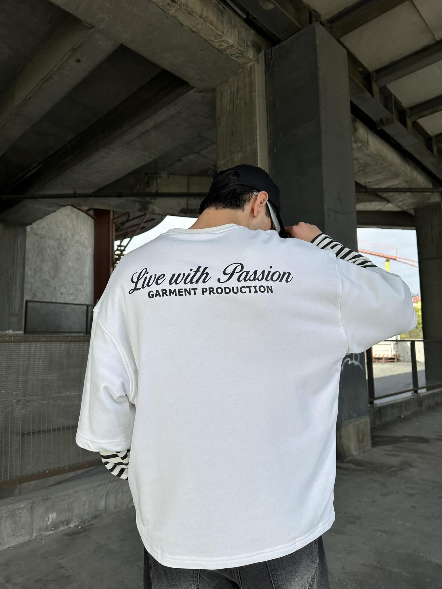 Bisiklet Yaka 'Live With Passion' Baskılı Sweatshirt Beyaz