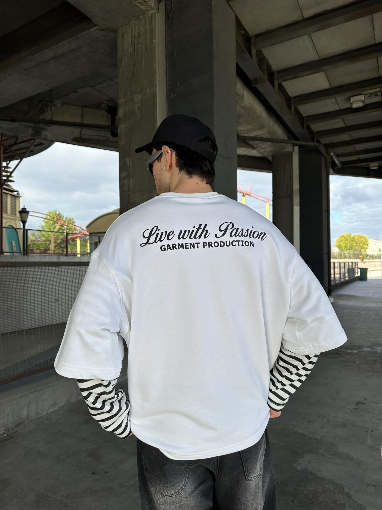 Bisiklet Yaka 'Live With Passion' Baskılı Sweatshirt Beyaz