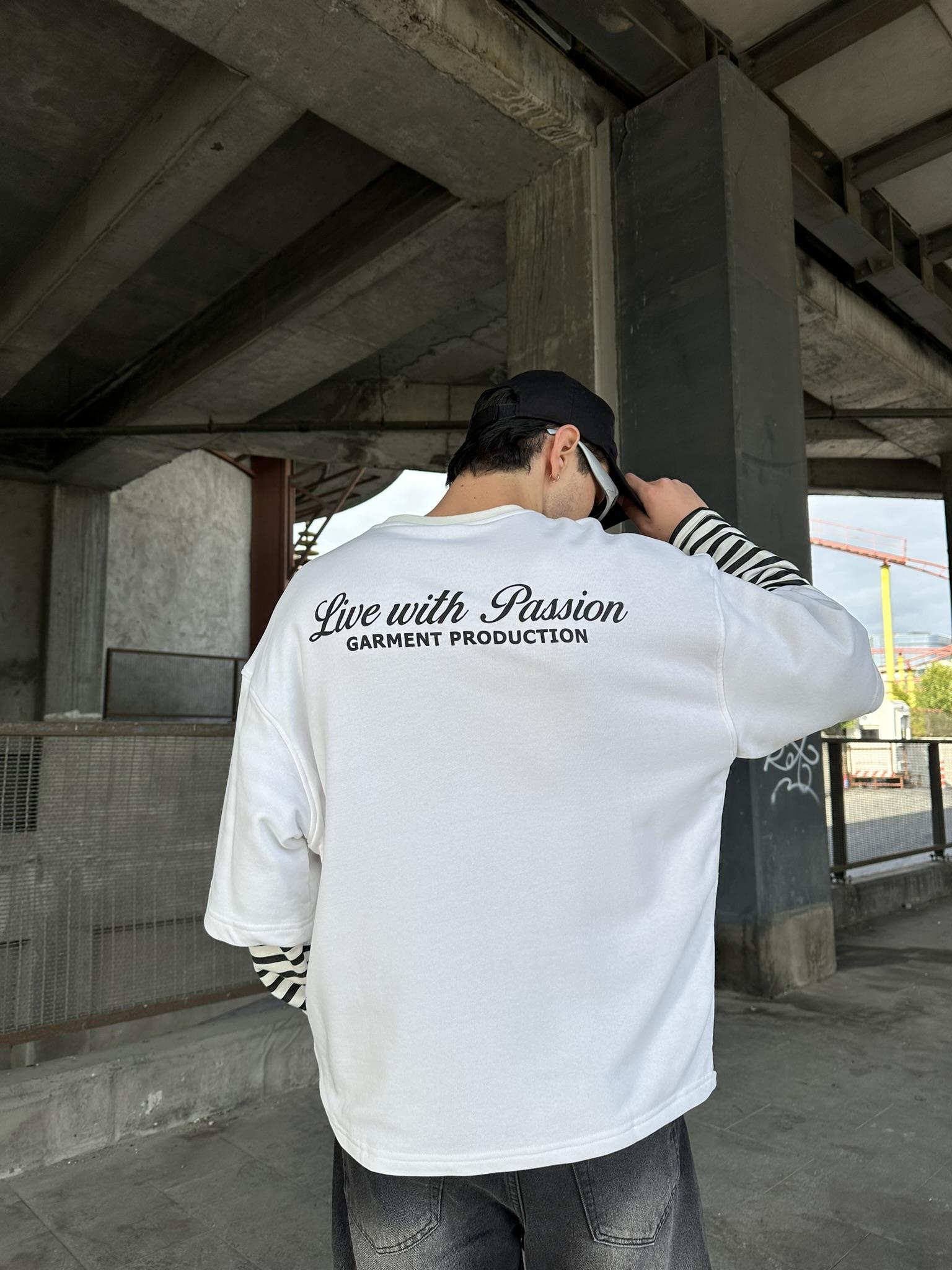 Bisiklet Yaka 'Live With Passion' Baskılı Sweatshirt Beyaz