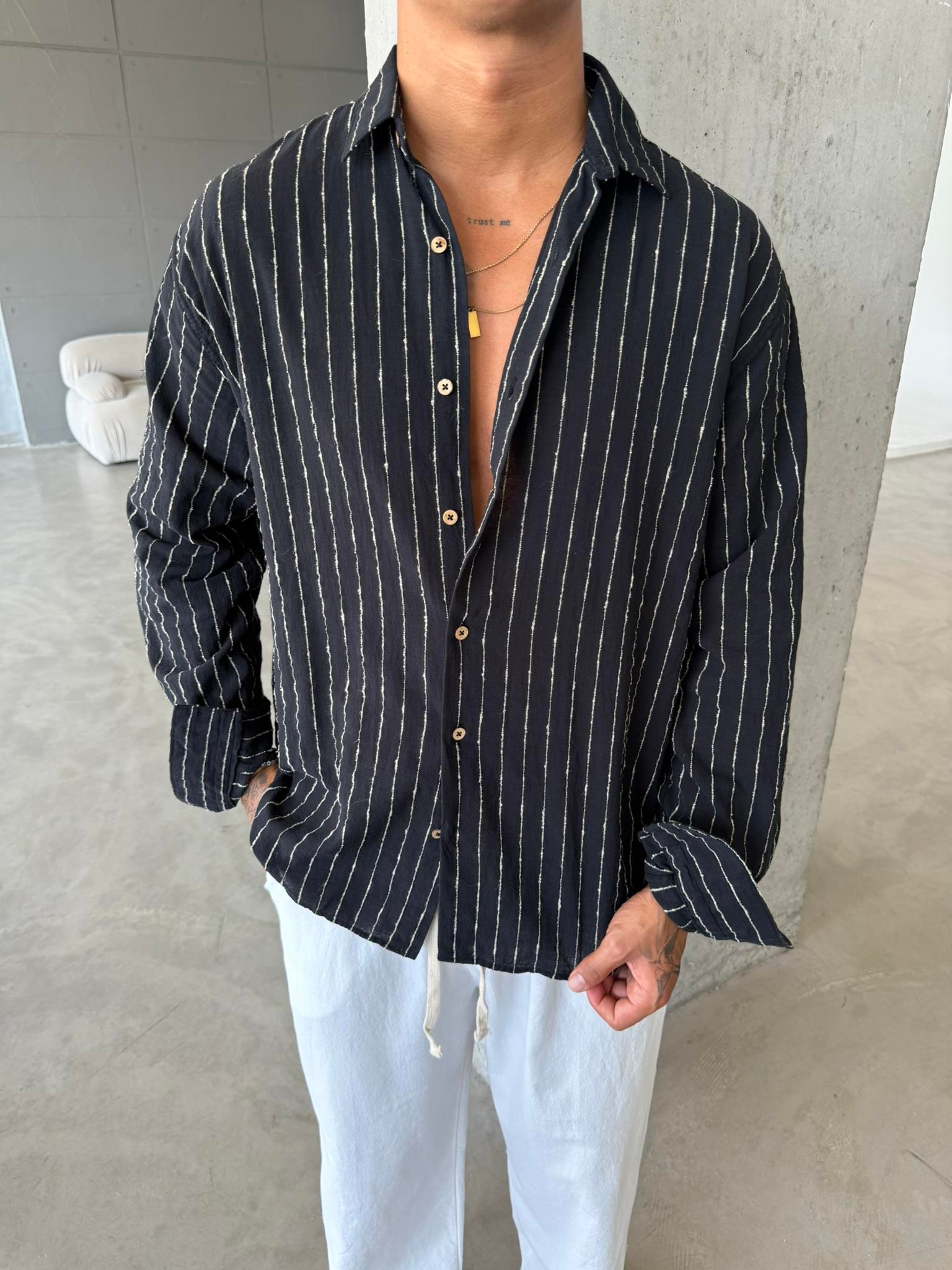 Cizgi Detaylı Gömlek - Siyah