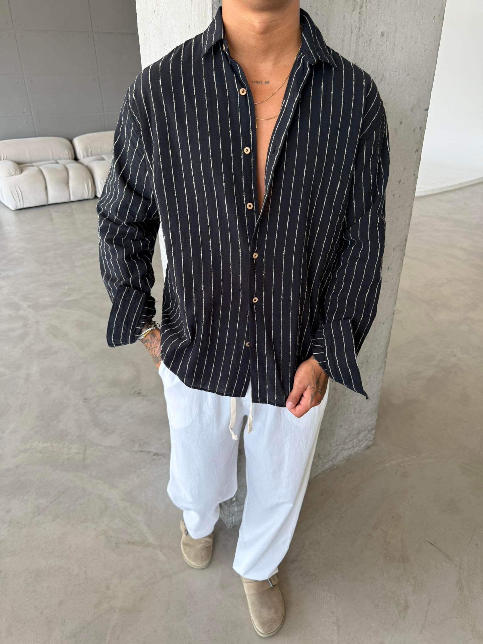 Cizgi Detaylı Gömlek - Siyah