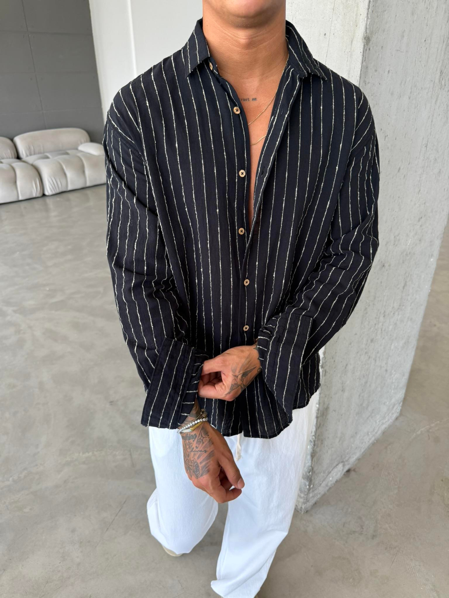 Cizgi Detaylı Gömlek - Siyah