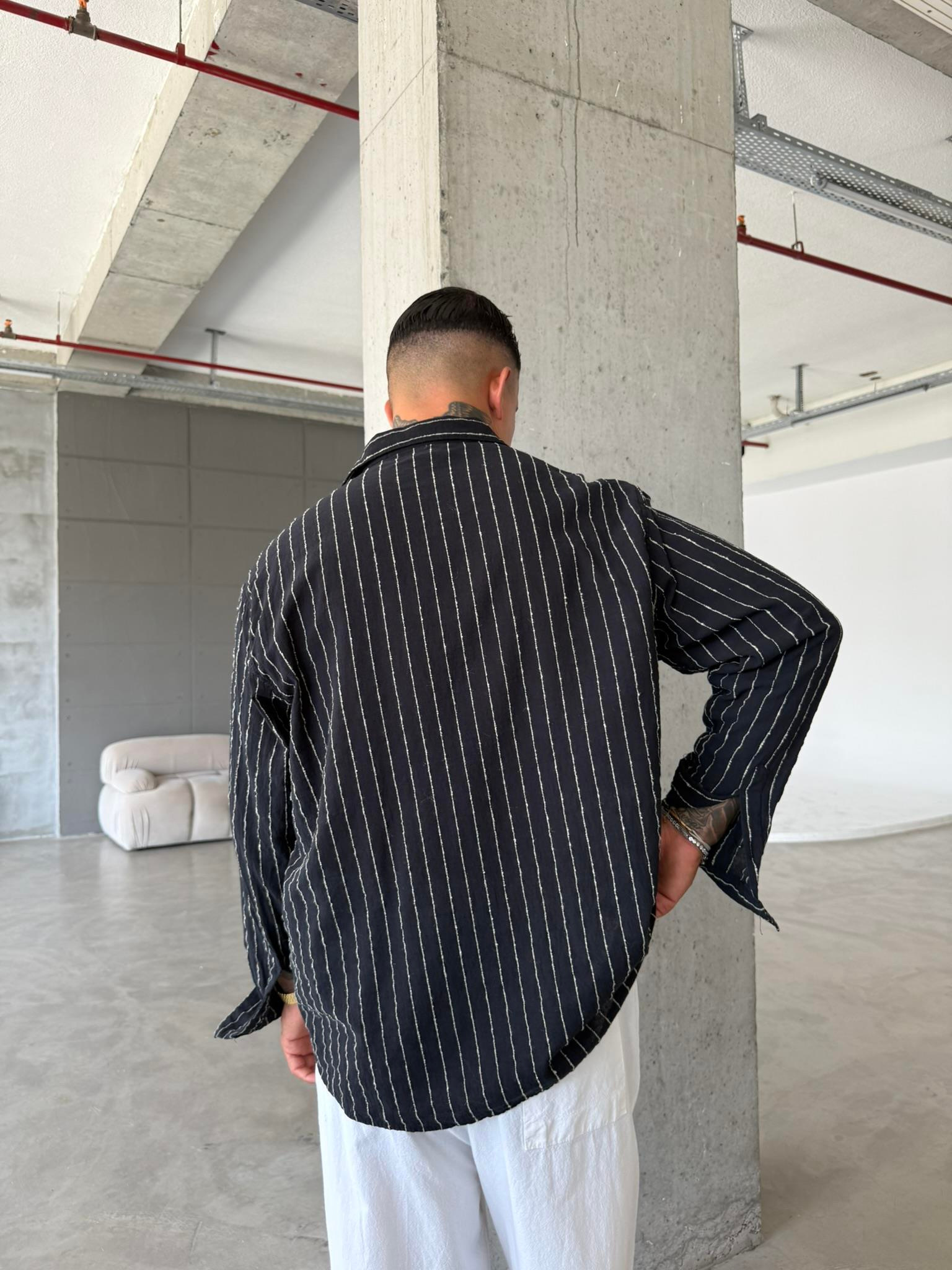 Cizgi Detaylı Gömlek - Siyah