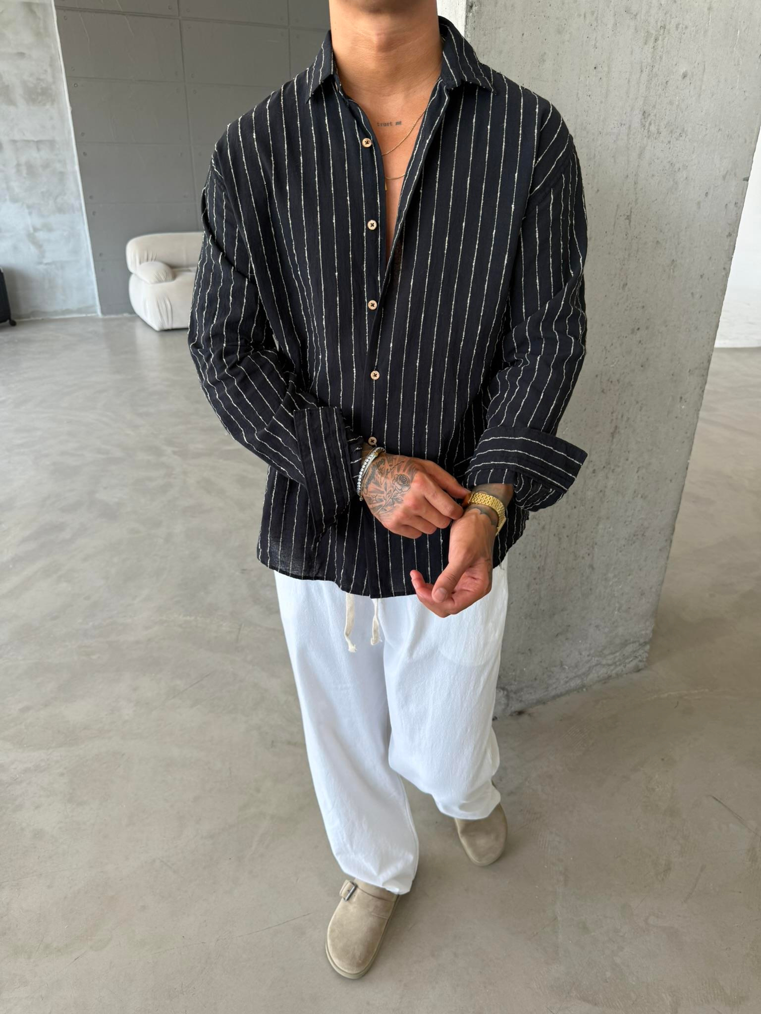 Cizgi Detaylı Gömlek - Siyah