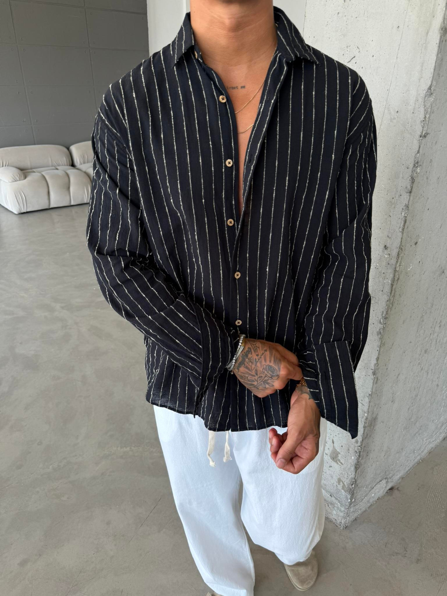 Cizgi Detaylı Gömlek - Siyah