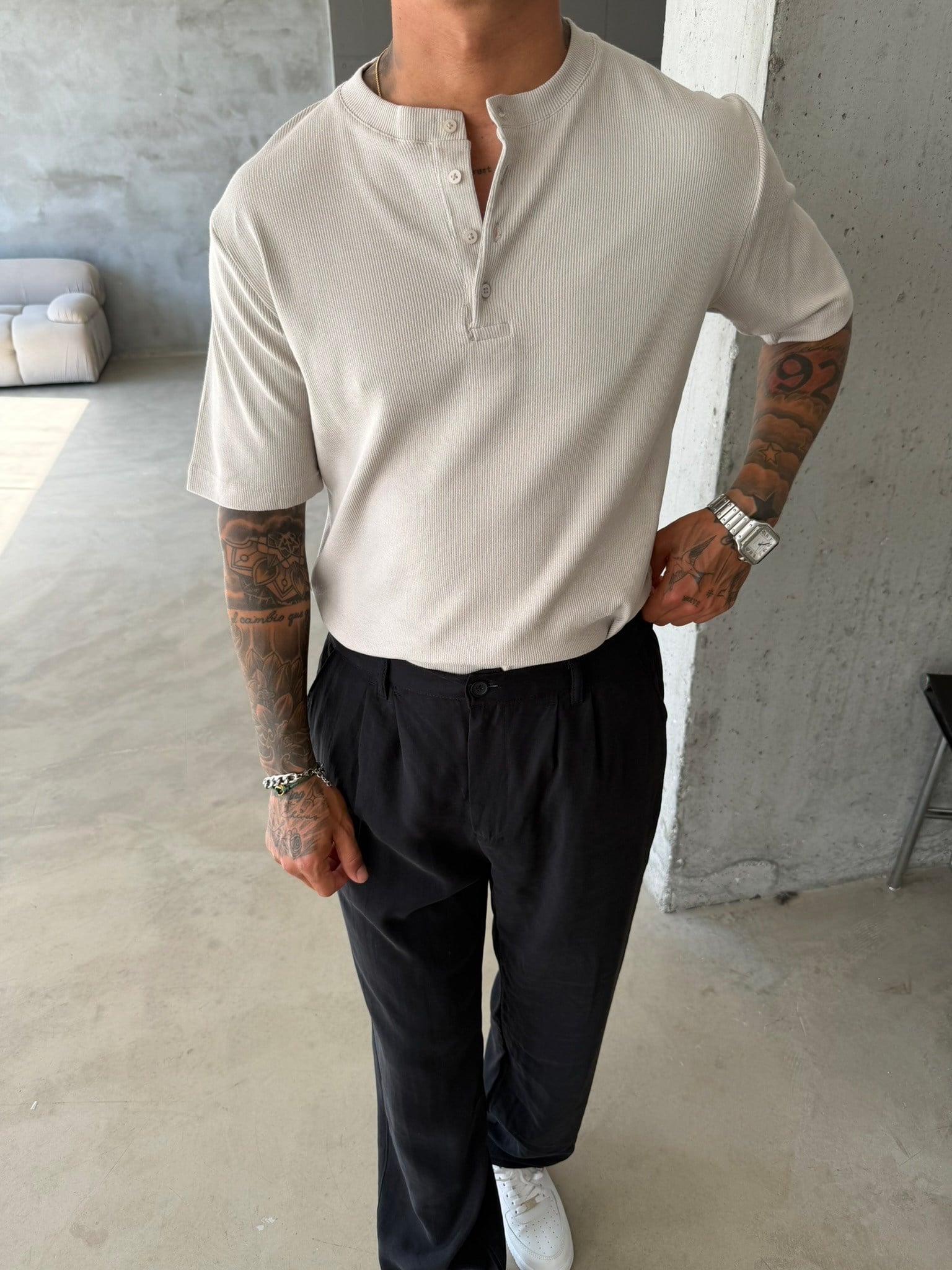 Dokulu Henly Yaka Basic T-Shirt - Taş