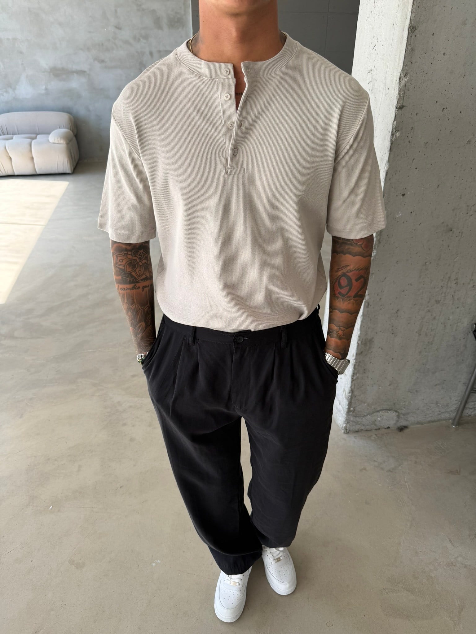 Dokulu Henly Yaka Basic T-Shirt - Taş