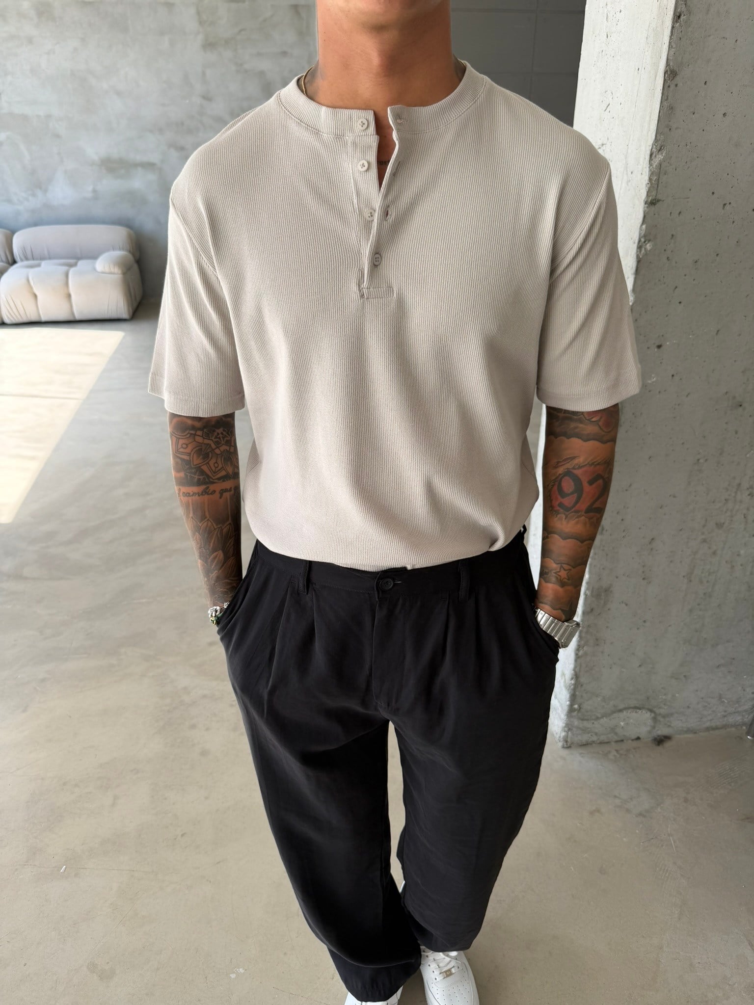 Dokulu Henly Yaka Basic T-Shirt - Taş