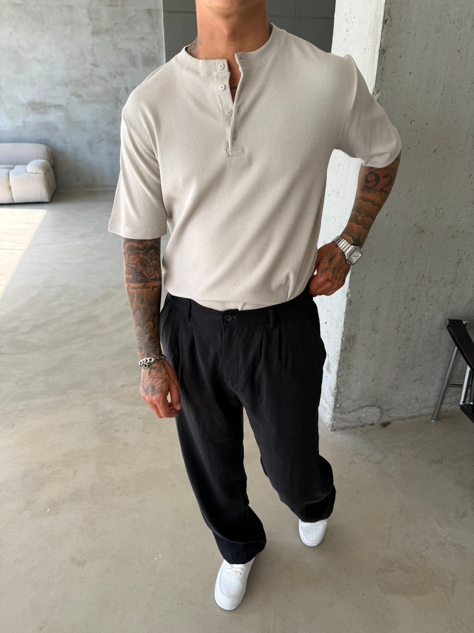 Dokulu Henly Yaka Basic T-Shirt - Taş