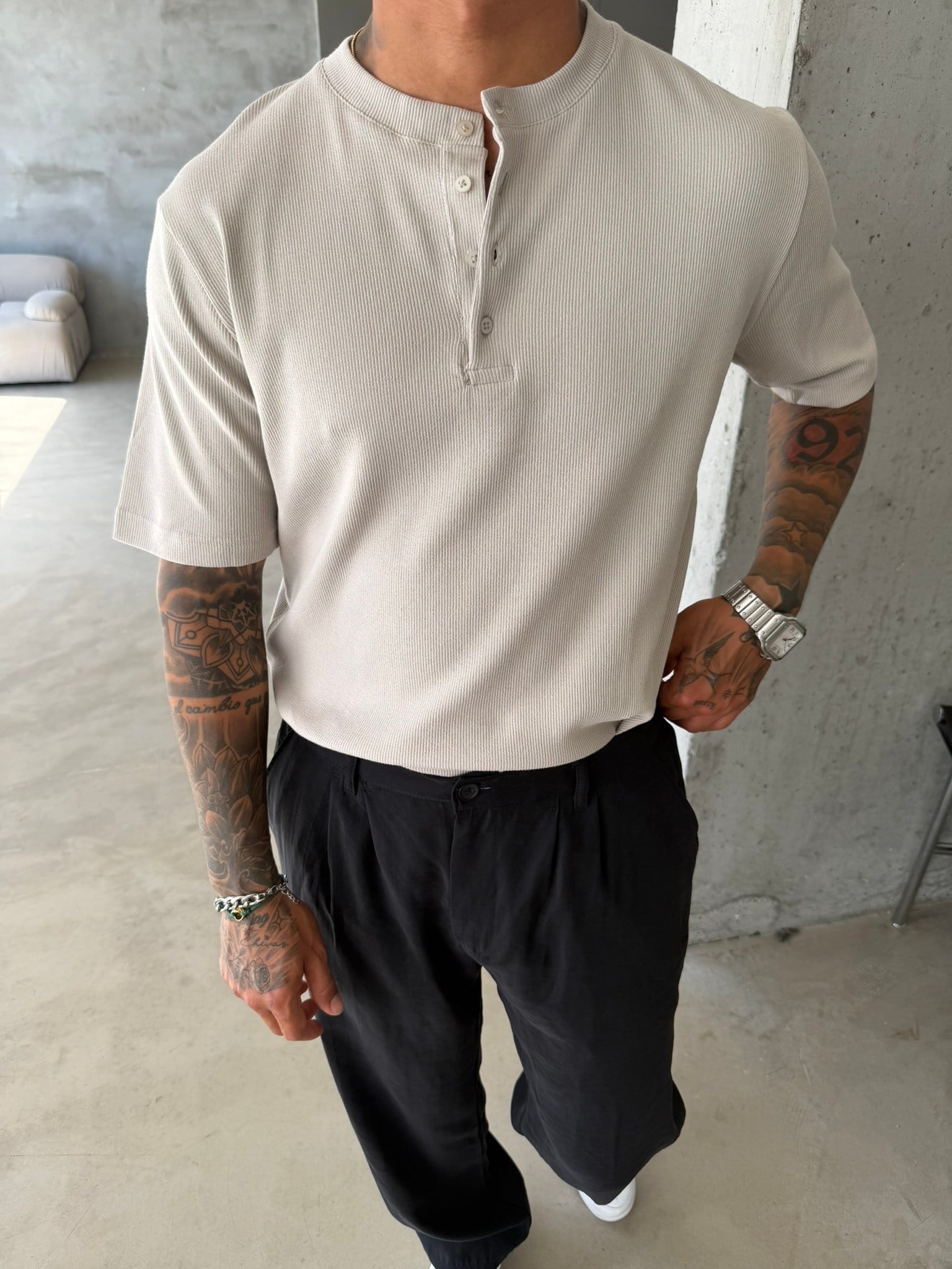 Dokulu Henly Yaka Basic T-Shirt - Taş