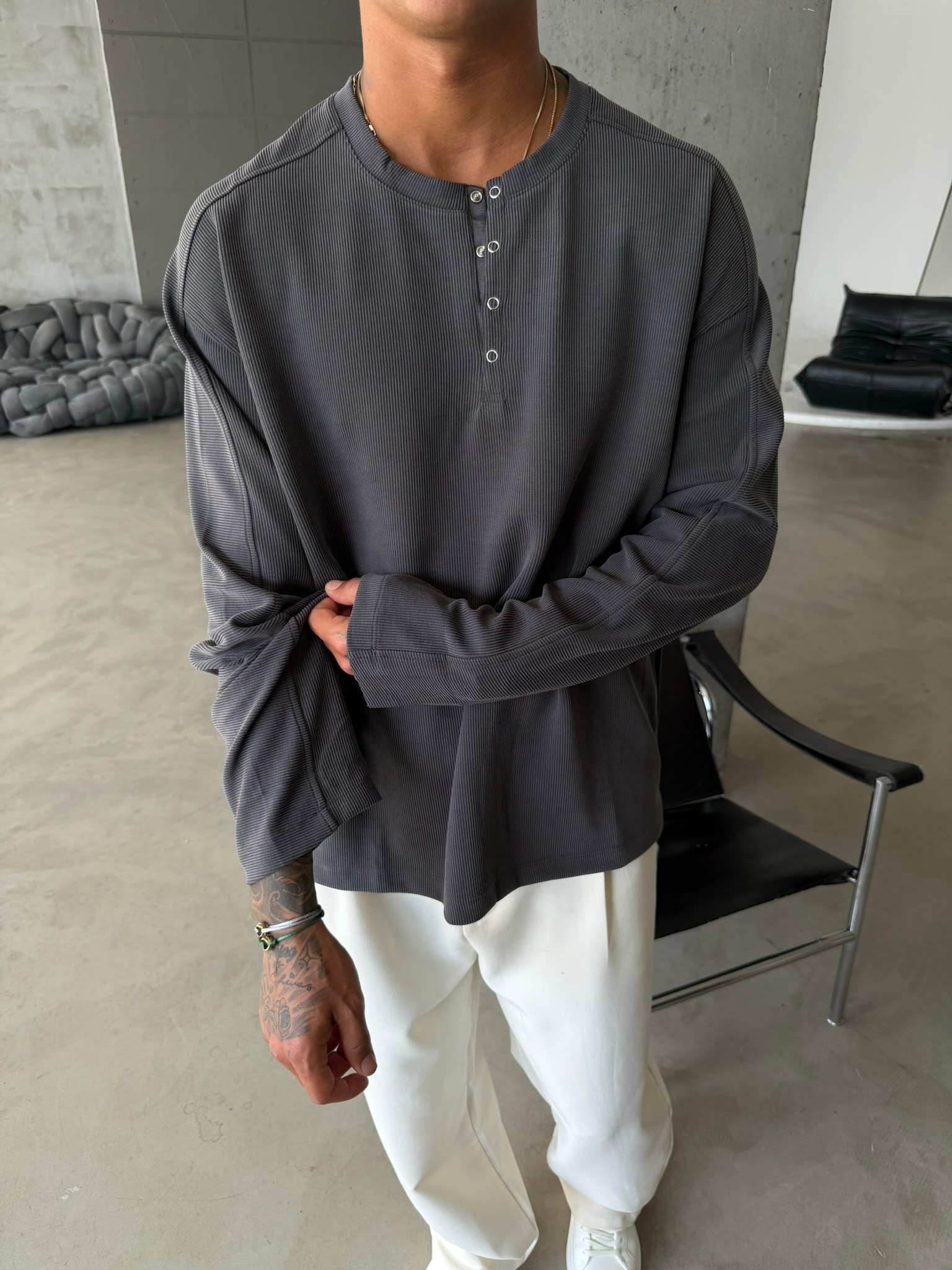 Düğmeli Henly Yaka Premium Sweat