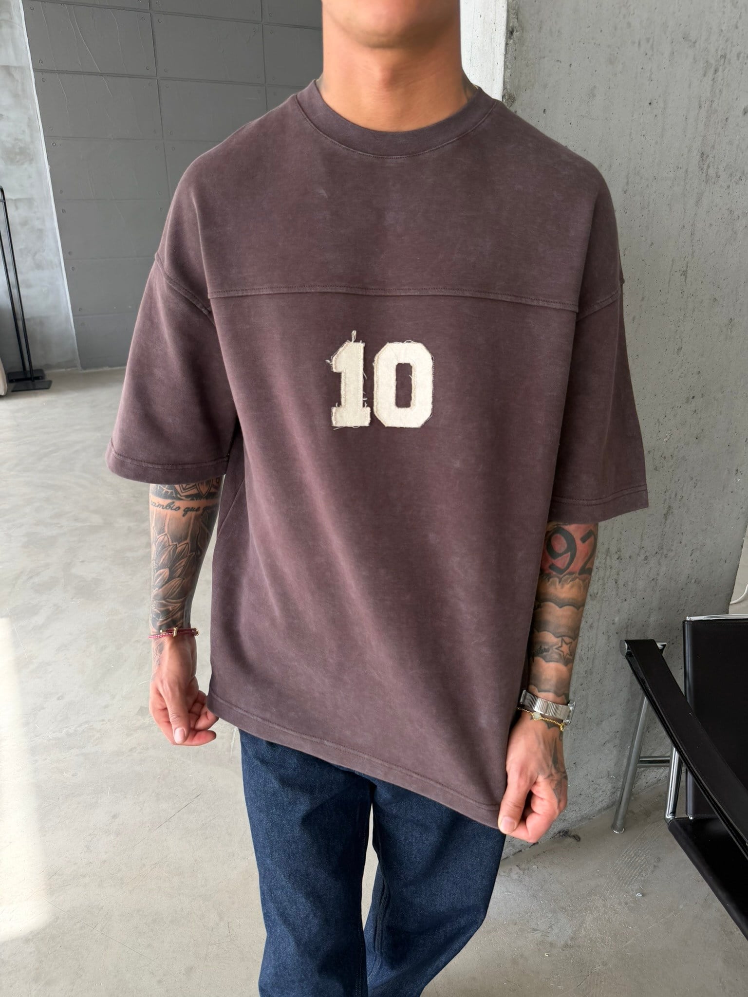 Essence Studio 10 Nakışlı Premium T-Shirt - Kahve