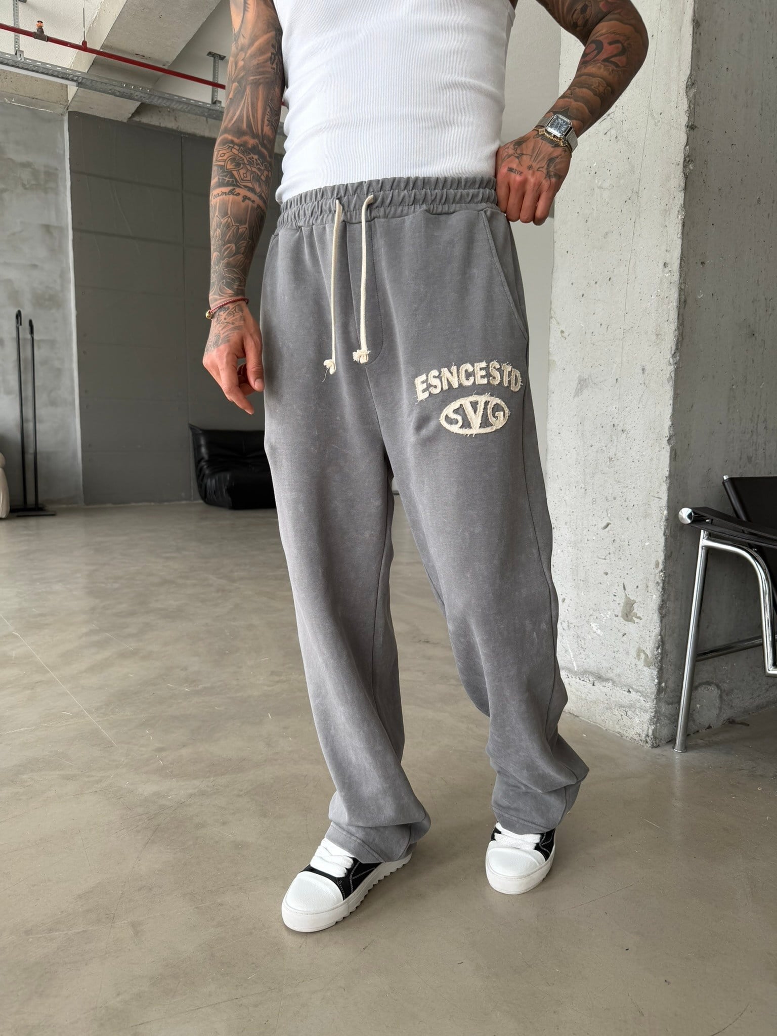 Essence Yıkamalı Premium Nakışlı Eşofman - Füme