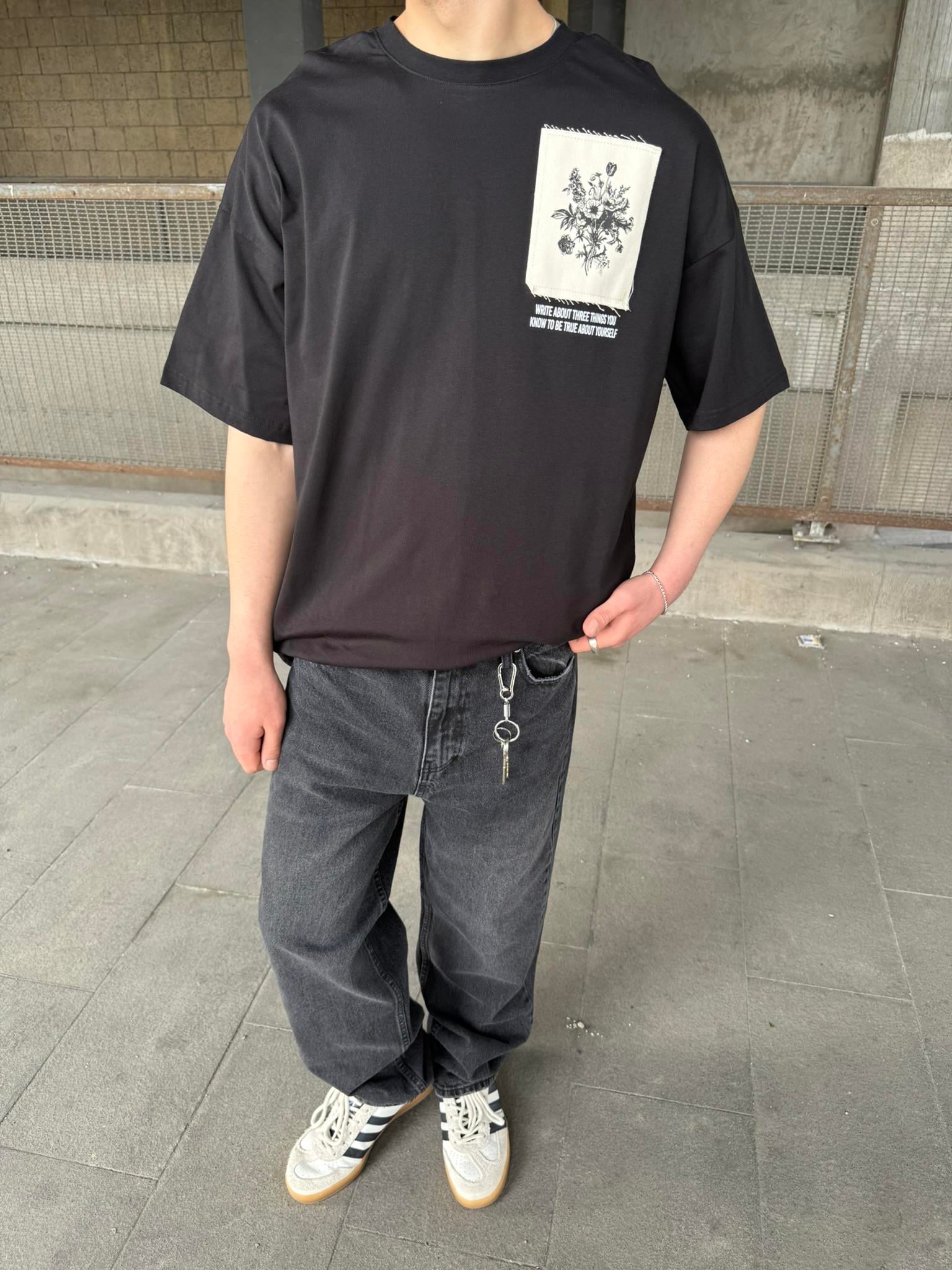 Etnik Pacht Detaylı Oversize T-Shirt -Siyah