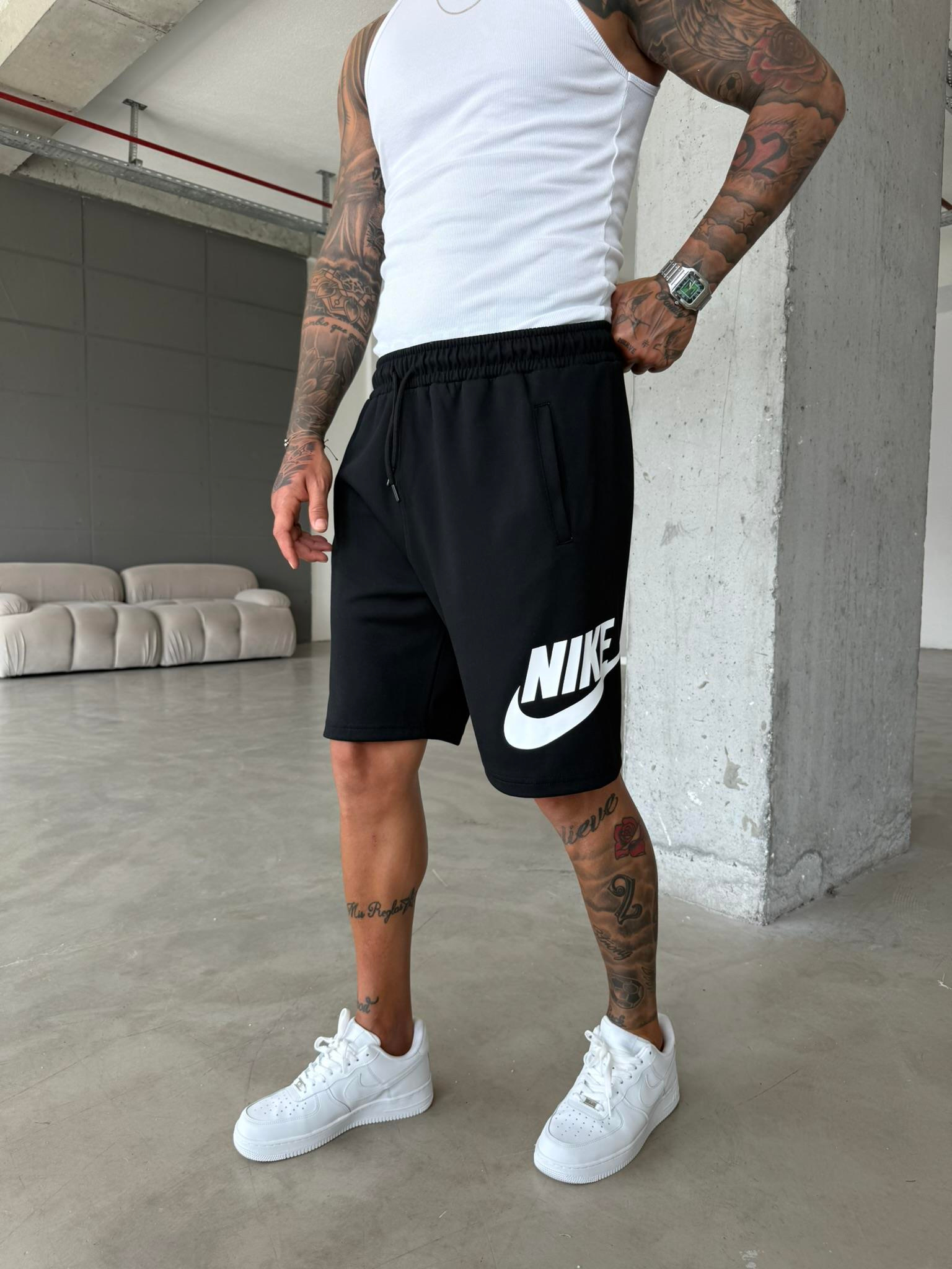 NK Büyük Baskılı Şort - Siyah