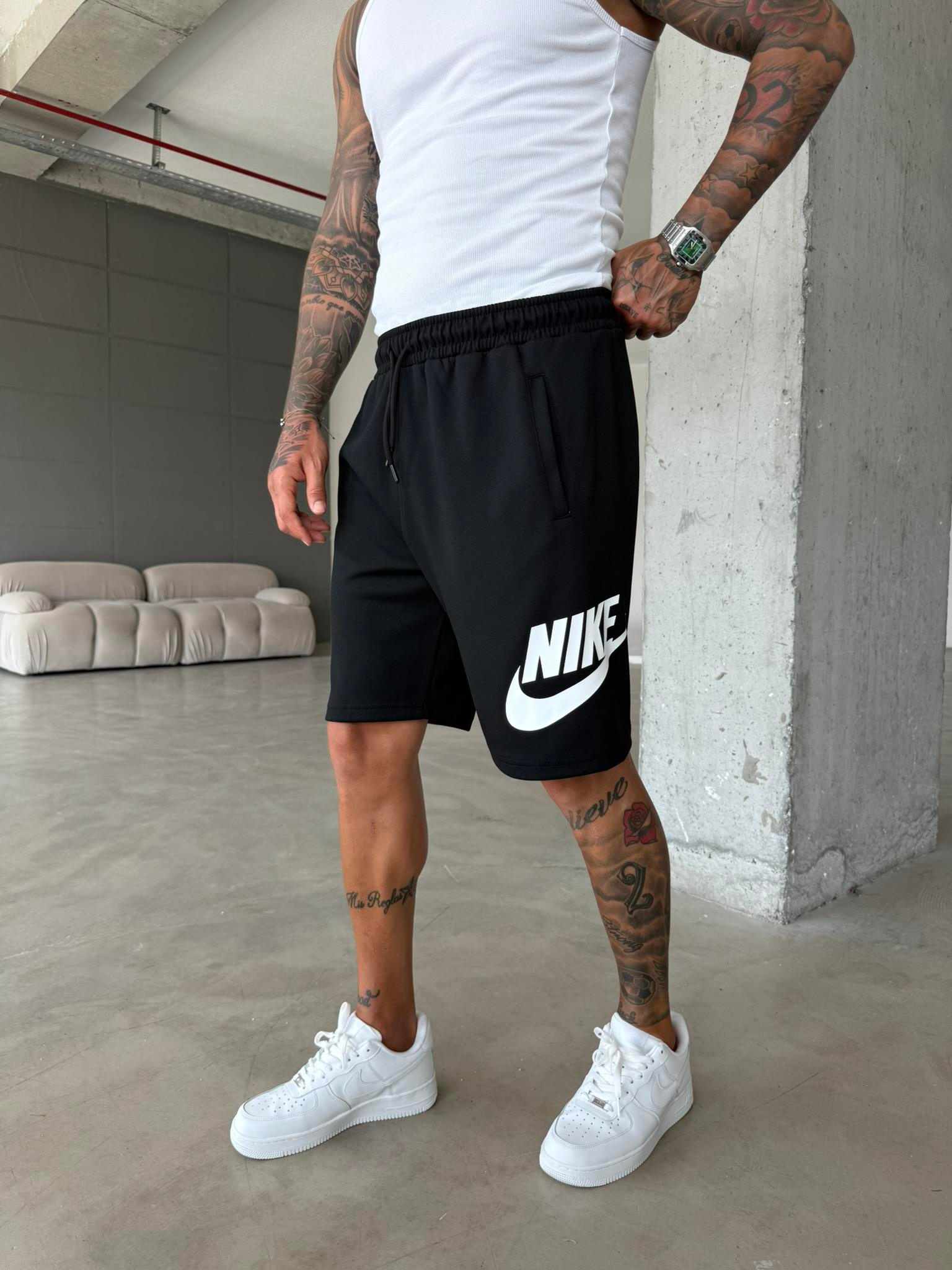 NK Büyük Baskılı Şort - Siyah