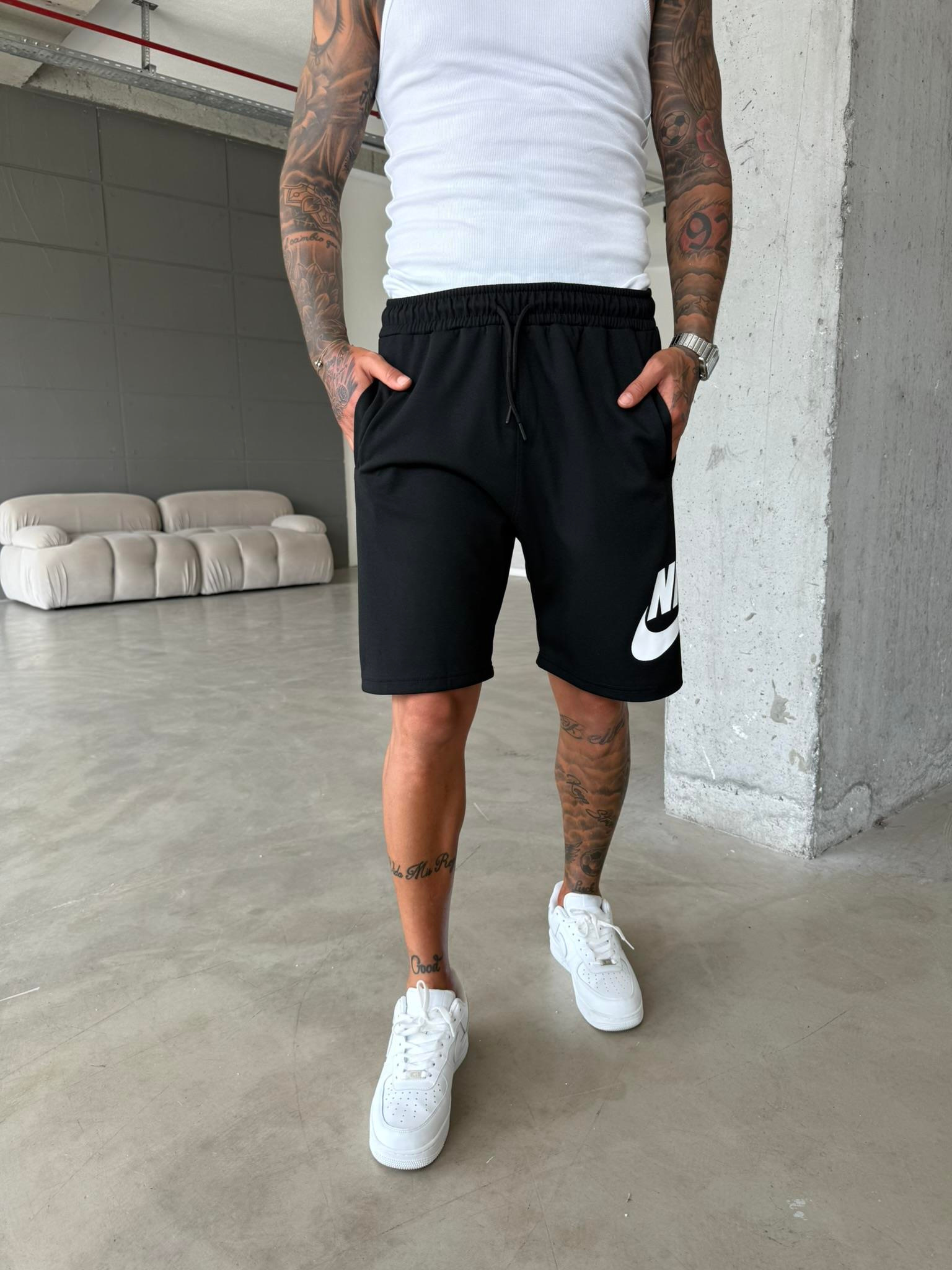 NK Büyük Baskılı Şort - Siyah