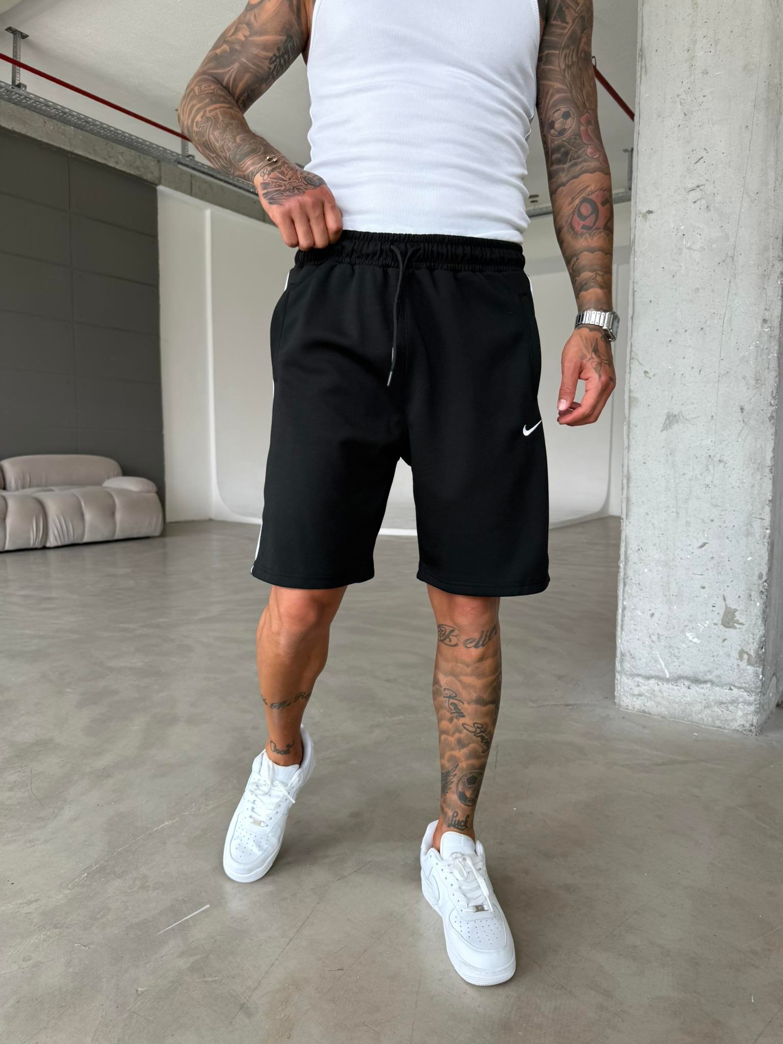 NK Cizgili Şort - Siyah