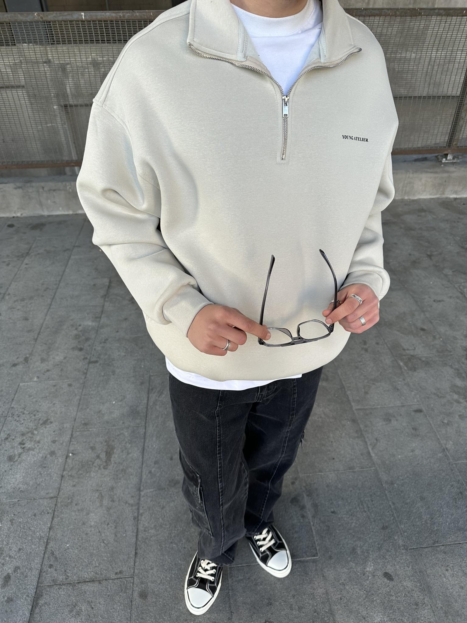 Oversize Yarım Fermuarlı 'Young Atelier' Baskılı Sweatshirt Taş