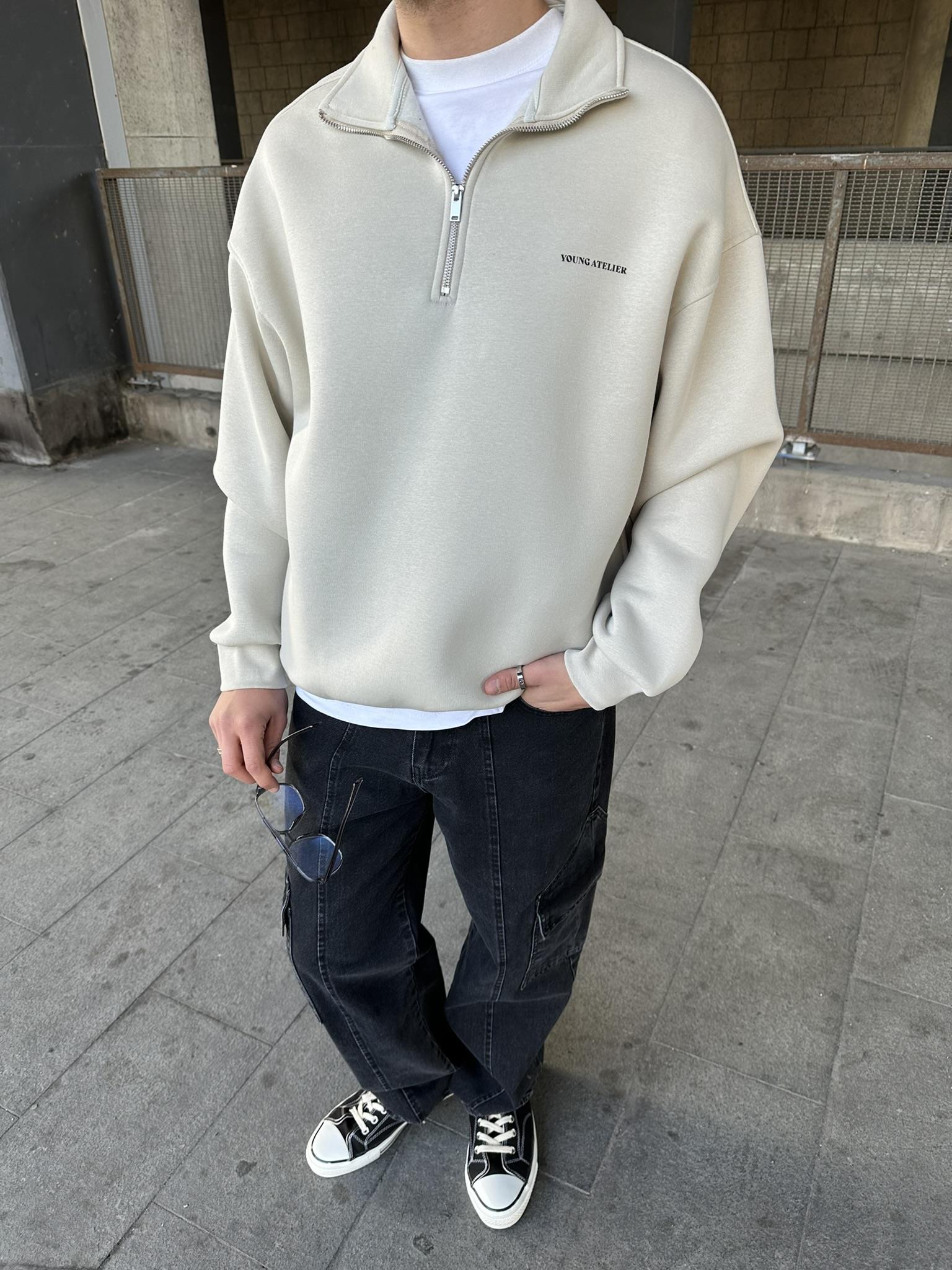 Oversize Yarım Fermuarlı 'Young Atelier' Baskılı Sweatshirt Taş