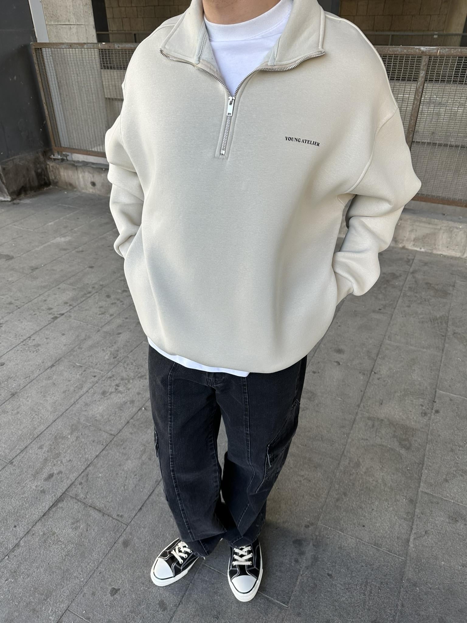 Oversize Yarım Fermuarlı 'Young Atelier' Baskılı Sweatshirt Taş